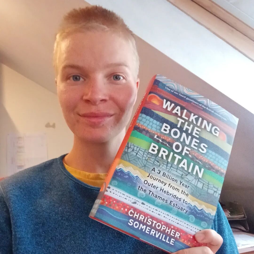 I had the pleasure of attending the launch of this new book:

📚 Walking the Bones of Britain
🖋️ by Christopher Sommerville

He starts his funny and wonderfully accessible story of Britain's rocks with this opening sentence: &quot;At school, I was b