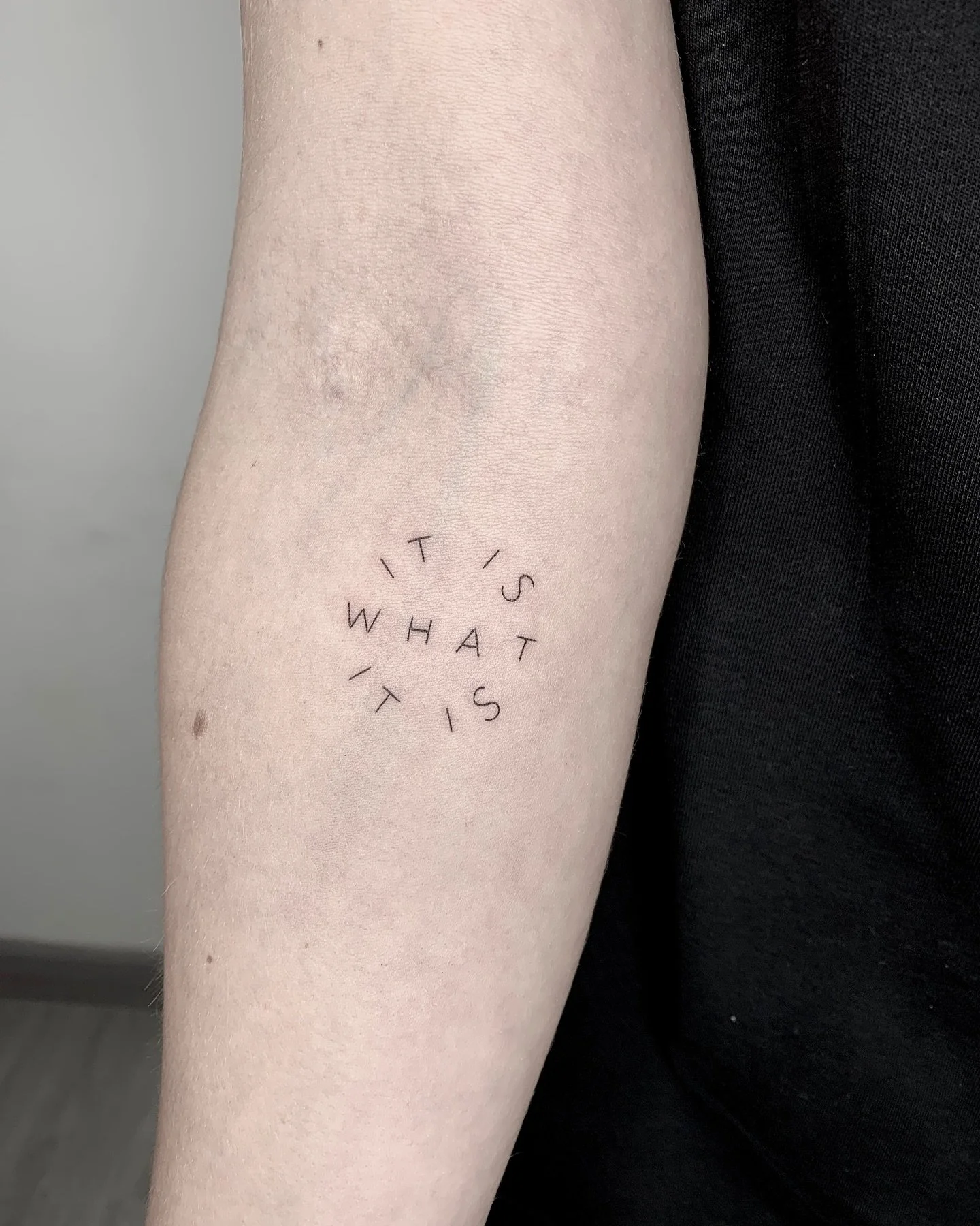 &ldquo;𝐼𝓉 𝒾𝓈 𝓌𝒽𝒶𝓉 𝒾𝓉 𝒾𝓈&rdquo; 𝓉𝒶𝓉𝓉𝑜𝑜 ◌
It was a lovely time making this tattoo for this wonderful girl and understanding the meaning behind this for her.
Very grounded and positive energy 🧘&zwj;♀️☀️

📍Done at @cozyink.cnx 

Thank