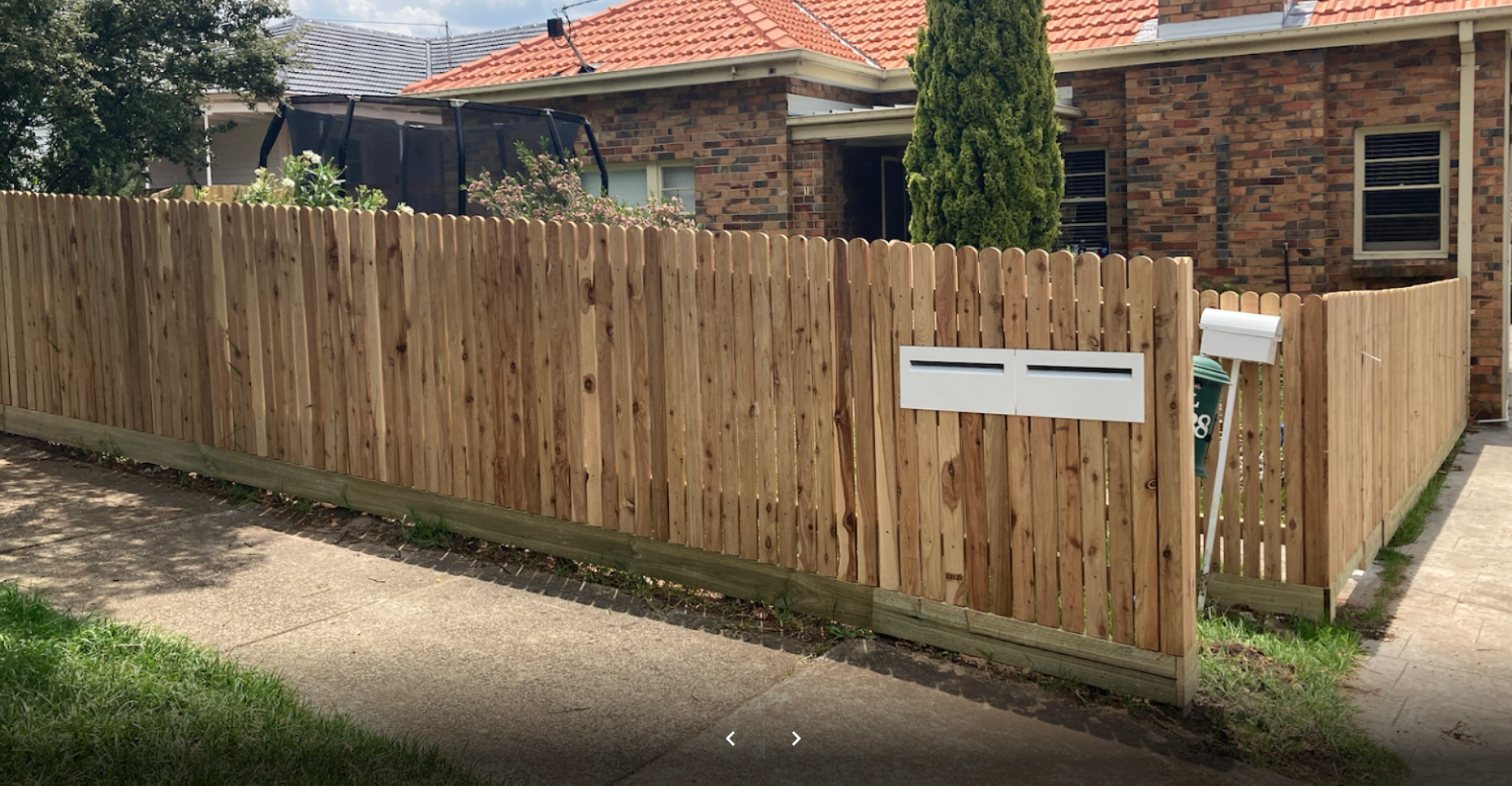 Round picket fence