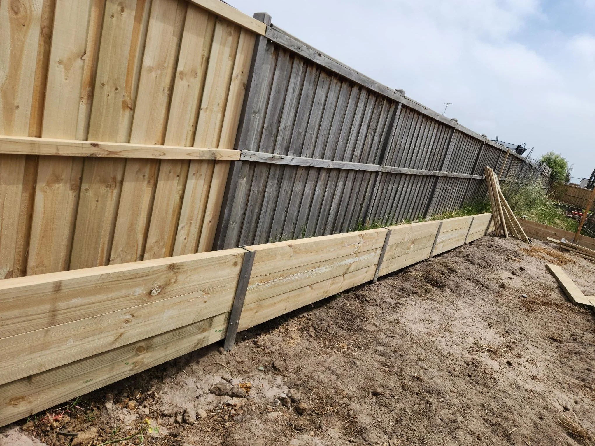 Timber sleeper retaining wall