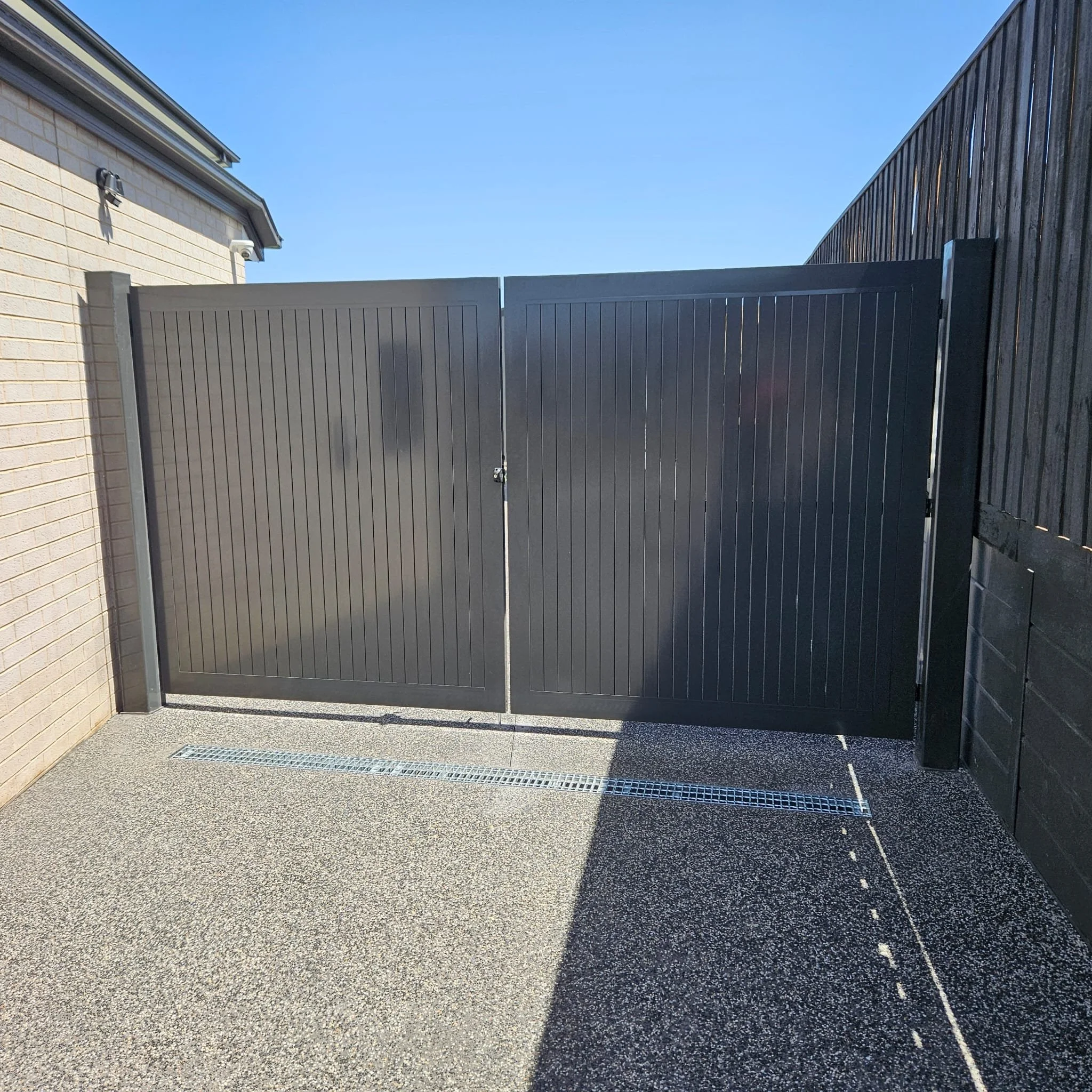 Aluminium double gates