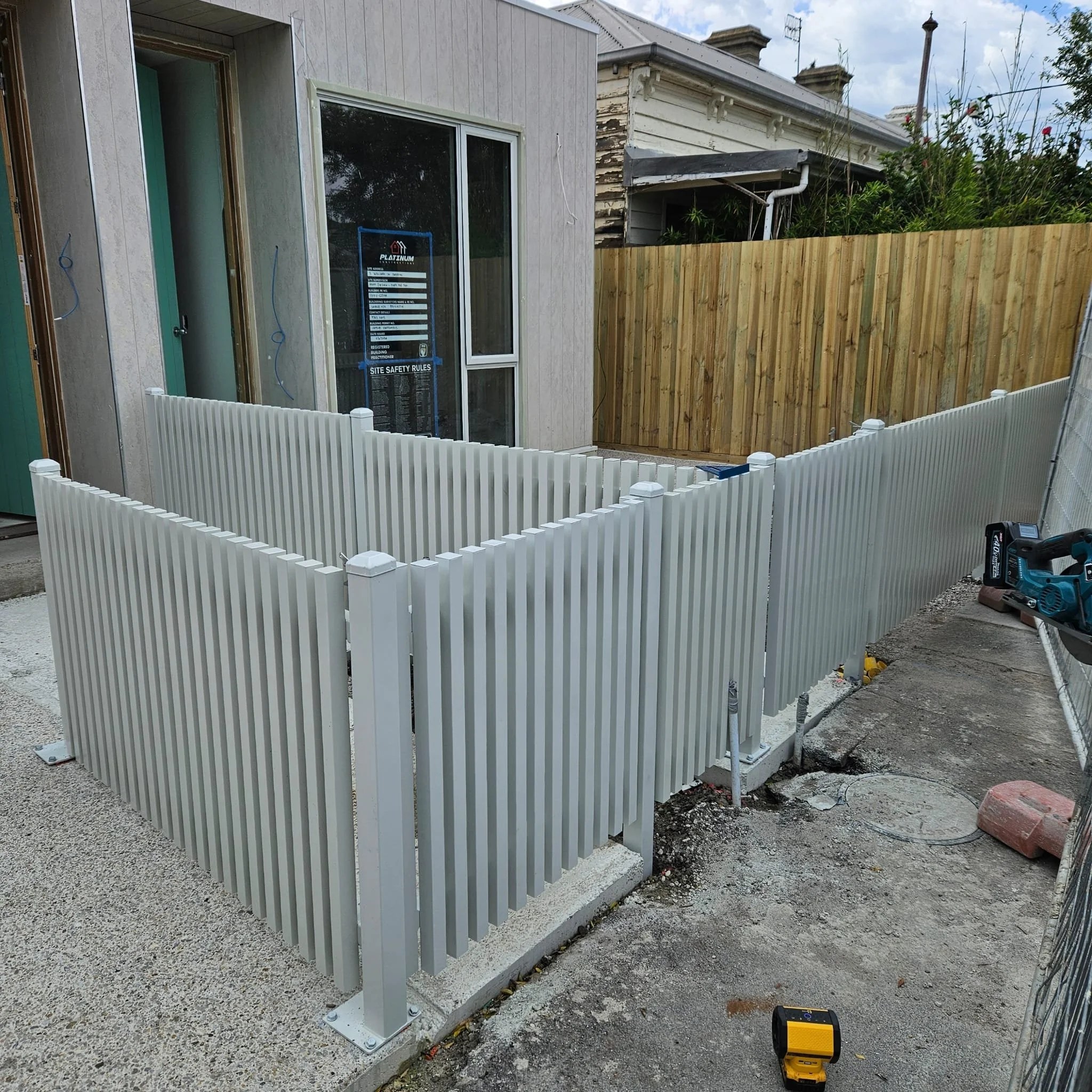 Aluminium batten fencing 