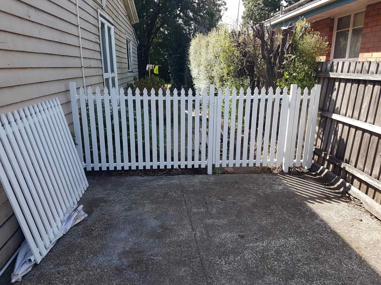 Aluminium picket gate.jpg