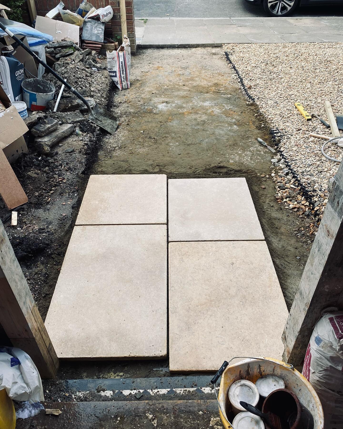 Natural limestone path leading to the front door is coming along at 18RG - we are collecting inspiration for the front garden planting concept as we speak&hellip; more to follow shortly 

architecture / design: @k_o_h_architects 
Stone: @mandarinston