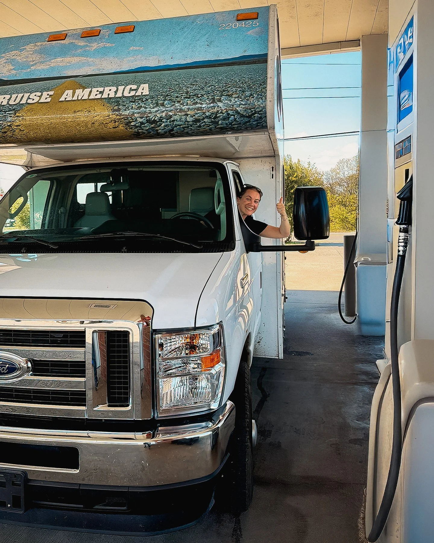 Almost 800 miles in our Indiana wheels. Longhorns, post knockers, flags at half mast for Charlie Kirk. Sadly no Henry to bring home&hellip; but plenty of new friends from the Farm Fence Forum 🤠