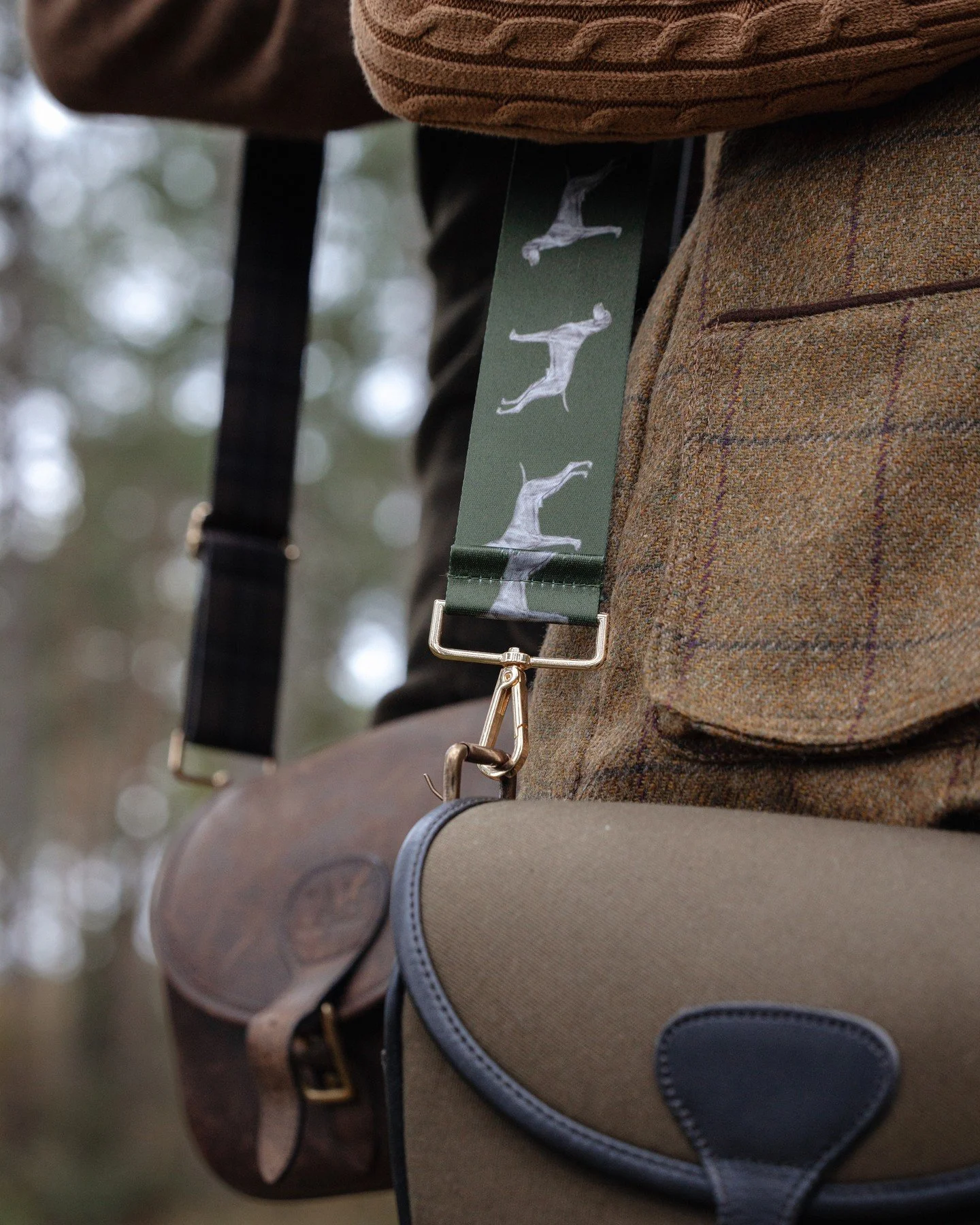 His and hers bag straps from @bishopsandhaig ⁠
⁠
@alix_jade @thenorfolkcountryman⁠
⁠
📸&copy; @chloebucknell⁠
⁠
#CountryContent #CartridgeBags #FieldsportsUK