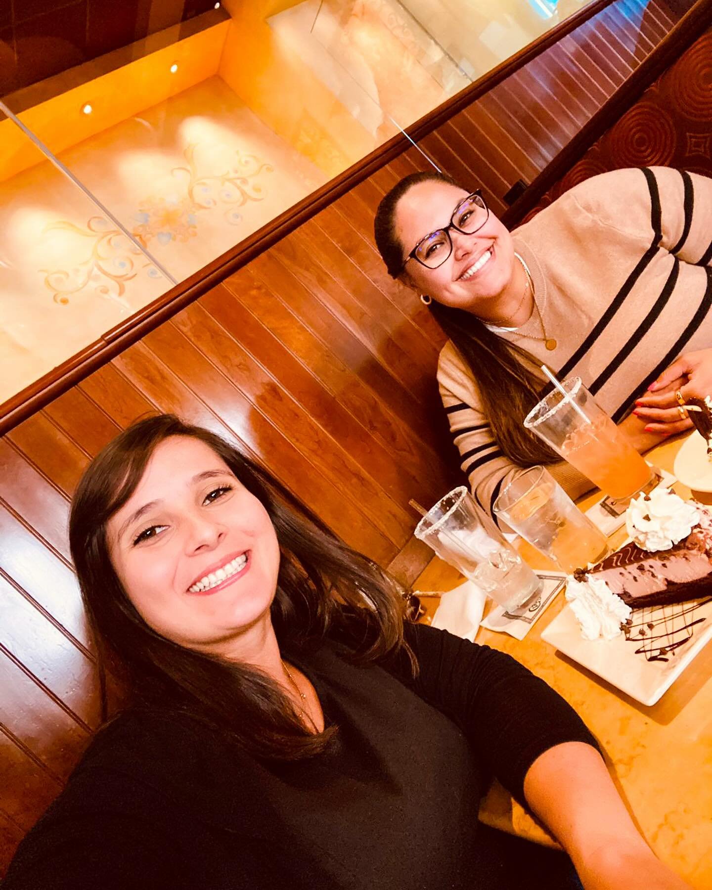 ✨ This weekend was beyond special! ✨
For the first time, I had the incredible opportunity to meet Teacher Larissa, the very first teacher to join our team at English in the US, back in November 2022. 🌟 It&rsquo;s been two years of working side by si