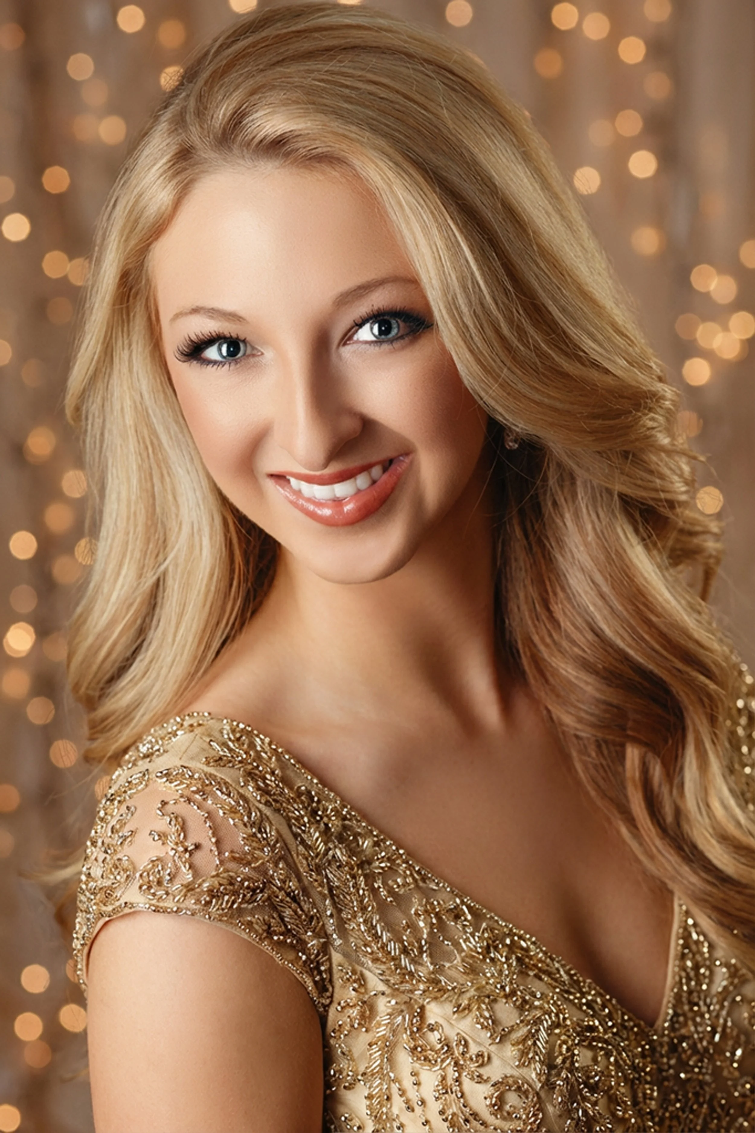 Perfect golden bokeh glamour portrait.jpg