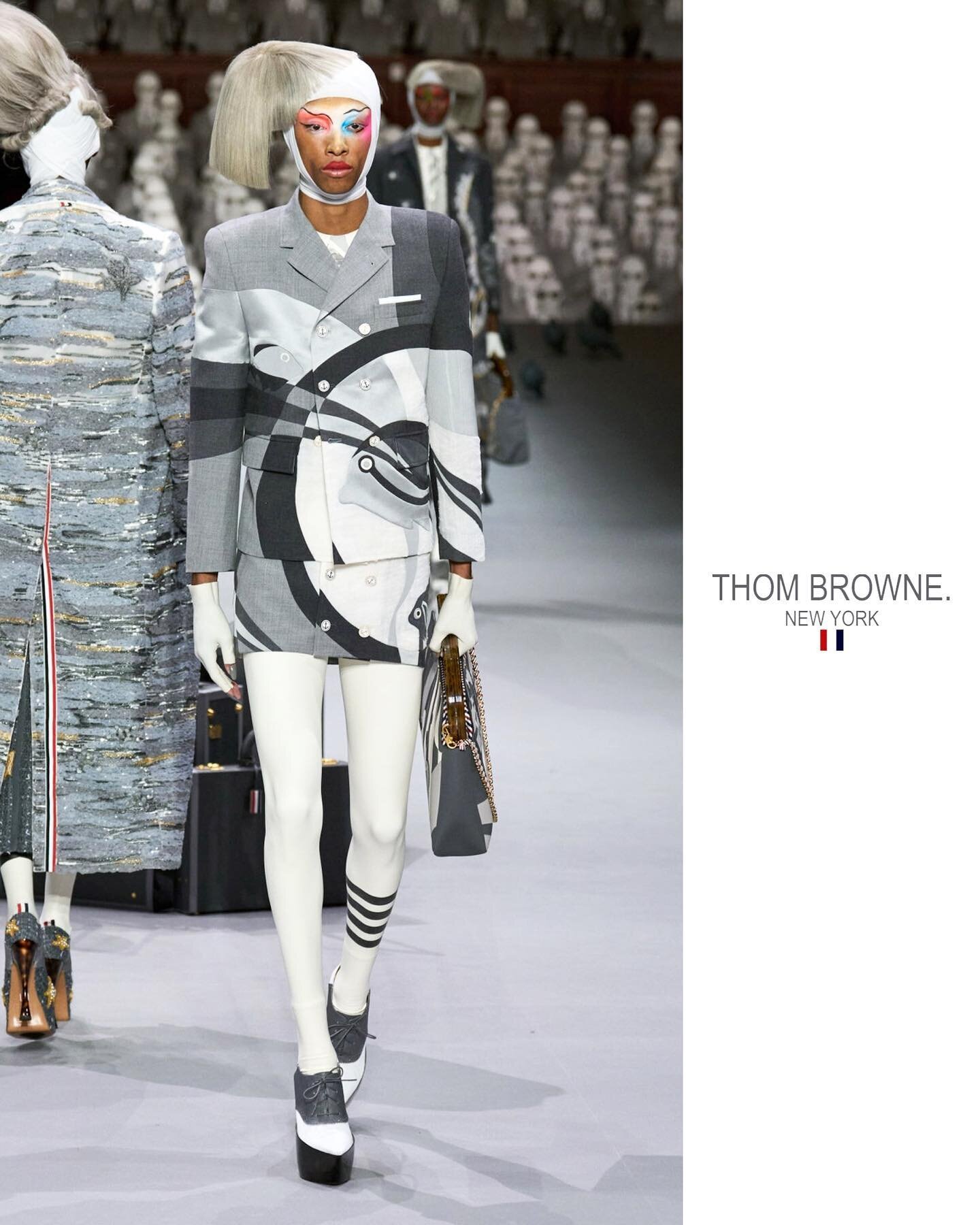 𝐓𝐇𝐎𝐌 𝐁𝐑𝐎𝐖𝐍𝐄 💎🚶🏽𝑱𝒆𝒄𝒂𝒓𝒅𝒊 𝑺𝒚𝒌𝒆𝒔 (@jecardisykes) on the #runway in #Paris for @thombrowne 𝐅𝐚𝐥𝐥 𝟐𝟎𝟐𝟑 𝐇𝐚𝐮𝐭𝐞 𝐂𝐨𝐮𝐭𝐮𝐫𝐞 𝐂𝐨𝐥𝐥𝐞𝐜𝐭𝐢𝐨𝐧 🙌👏⭐️
⠀
💆🏽&zwj;♂️ @eugenesouleiman 
💄 @isamayaffrench 
✍️ @adamhindlec