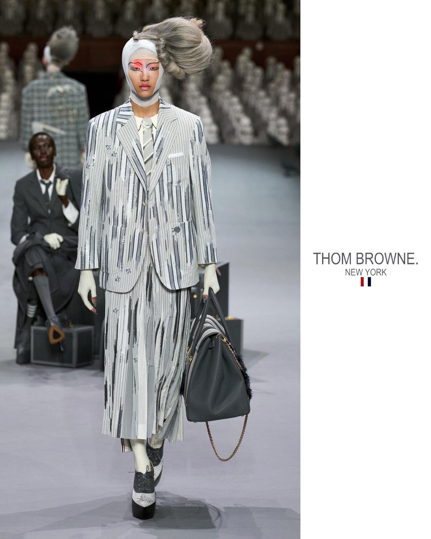 𝐓𝐇𝐎𝐌 𝐁𝐑𝐎𝐖𝐍𝐄 💎🚶🏻&zwj;♂️ 𝑯𝒚𝒖𝒏𝑱𝒖𝒏 𝑲𝒊𝒎 (@rlagusw.s) on the #runway in #Paris for @thombrowne 𝐅𝐚𝐥𝐥 𝟐𝟎𝟐𝟑 𝐇𝐚𝐮𝐭𝐞 𝐂𝐨𝐮𝐭𝐮𝐫𝐞 𝐂𝐨𝐥𝐥𝐞𝐜𝐭𝐢𝐨𝐧 🙌👏⭐️
⠀
💆🏽&zwj;♂️ @eugenesouleiman 
💄 @isamayaffrench 
✍️ @adamhindle