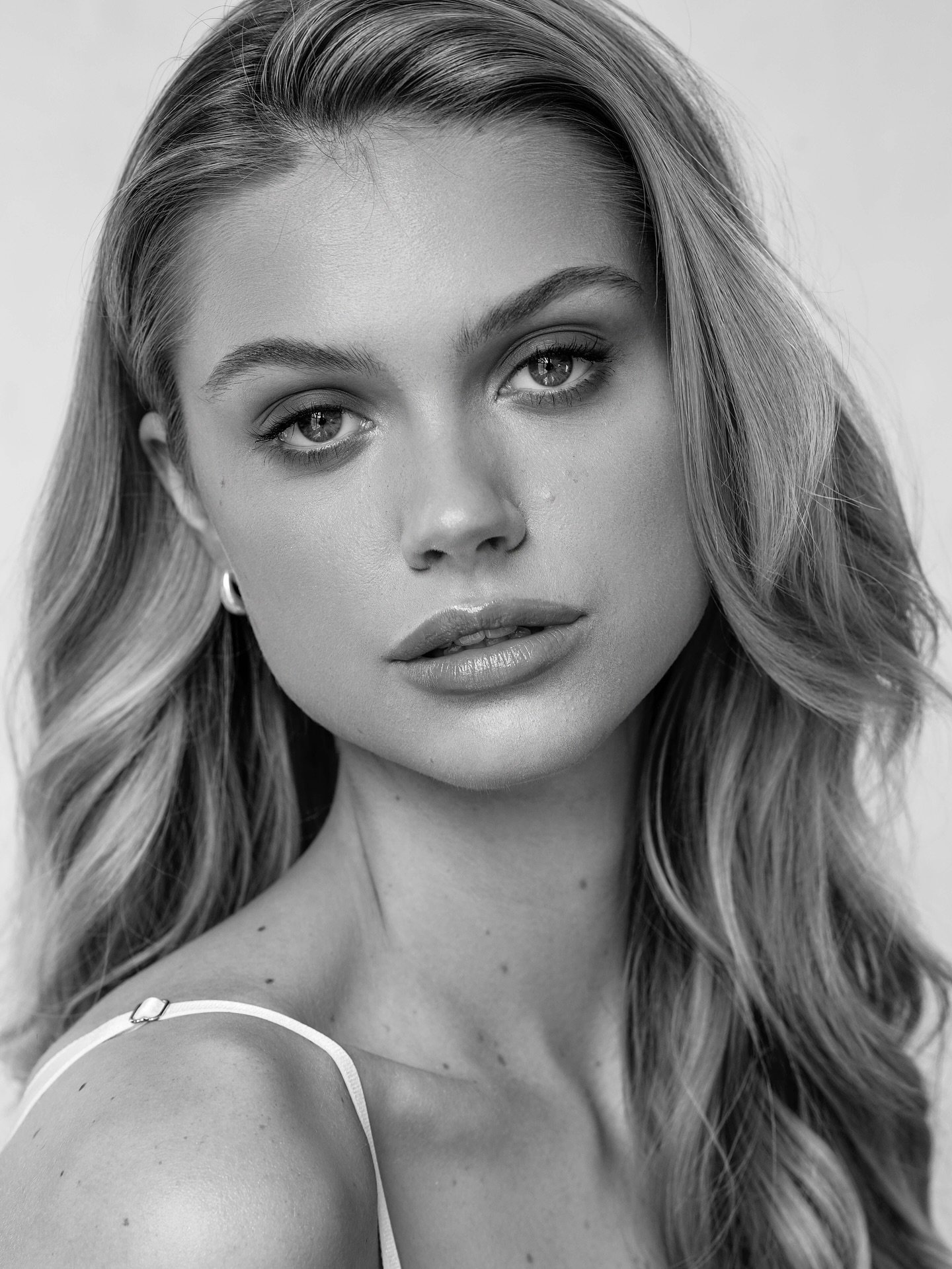 𝐍𝐀𝐓𝐀𝐋𝐈𝐄 𝐉𝐎𝐇𝐍𝐒𝐎𝐍 (@nataliej1000) by 𝑱𝒂𝒔𝒐𝒏 𝑫𝒐𝒖𝒈𝒍𝒂𝒔 (@jasondouglasstudios) 📸 🤍
ㅤ
&ldquo;𝐓𝐡𝐞 𝐟𝐮𝐭𝐮𝐫𝐞 𝐛𝐞𝐥𝐨𝐧𝐠𝐬 𝐭𝐨 𝐭𝐡𝐨𝐬𝐞 𝐰𝐡𝐨 𝐛𝐞𝐥𝐢𝐞𝐯𝐞 𝐢𝐧 𝐭𝐡𝐞 𝐛𝐞𝐚𝐮𝐭𝐲 𝐨𝐟 𝐭𝐡𝐞𝐢𝐫 𝐝𝐫𝐞𝐚𝐦𝐬.&rdquo;
ㅤ
