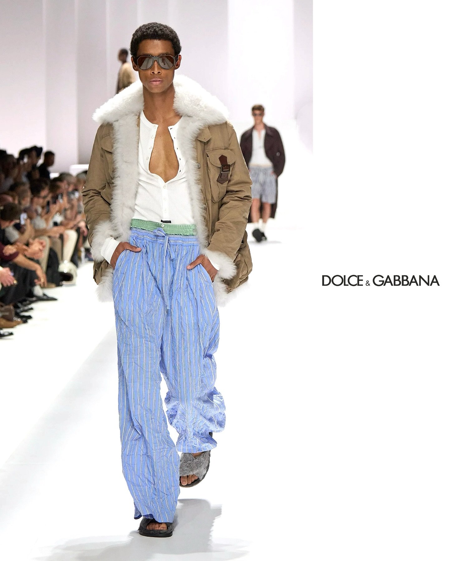 𝐃𝐎𝐋𝐂𝐄 &amp; 𝐆𝐀𝐁𝐁𝐀𝐍𝐀 💎🚶🏾𝑱𝒆𝒄𝒂𝒓𝒅𝒊 𝑺𝒚𝒌𝒆𝒔 (@jecardisykes) on the #runway in #Milan for @dolcegabbana 𝐒𝐒𝟐𝟔 #menswear 𝐂𝐨𝐥𝐥𝐞𝐜𝐭𝐢𝐨𝐧 ⭐️⭐️⭐️
&zwnj;
👔 #KarlTempler
💆 @guidopalau
💄 @patmcgrathreal
✍️ @piergiorgio @helena