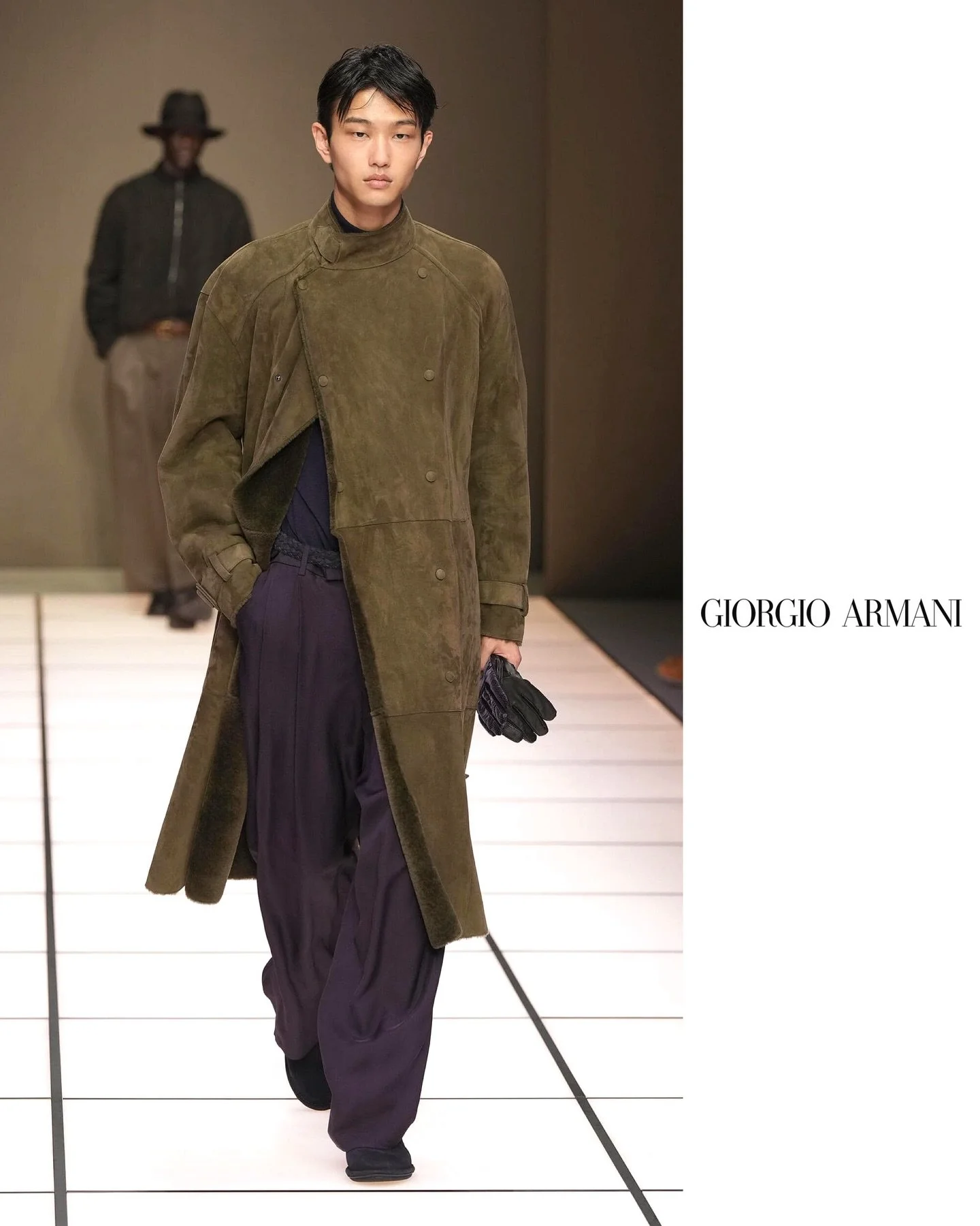𝐆𝐈𝐎𝐑𝐆𝐈𝐎 𝐀𝐑𝐌𝐀𝐍𝐈 💎🚶🏾&zwj;♂️𝑯𝒚𝒖𝒏𝑱𝒖𝒏 𝑲𝒊𝒎 (@rlagusw.s) on the #runway in Milan for @giorgioarmani 𝐅𝐖𝟐𝟔 #menswear 𝐂𝐨𝐥𝐥𝐞𝐜𝐭𝐢𝐨𝐧 ❤️&zwj;🔥
&zwnj;
✍️ @gerelovesa
🫶 @specialmanagementmen
⠀
#HyunJunKim #GiorgioArmani #mila