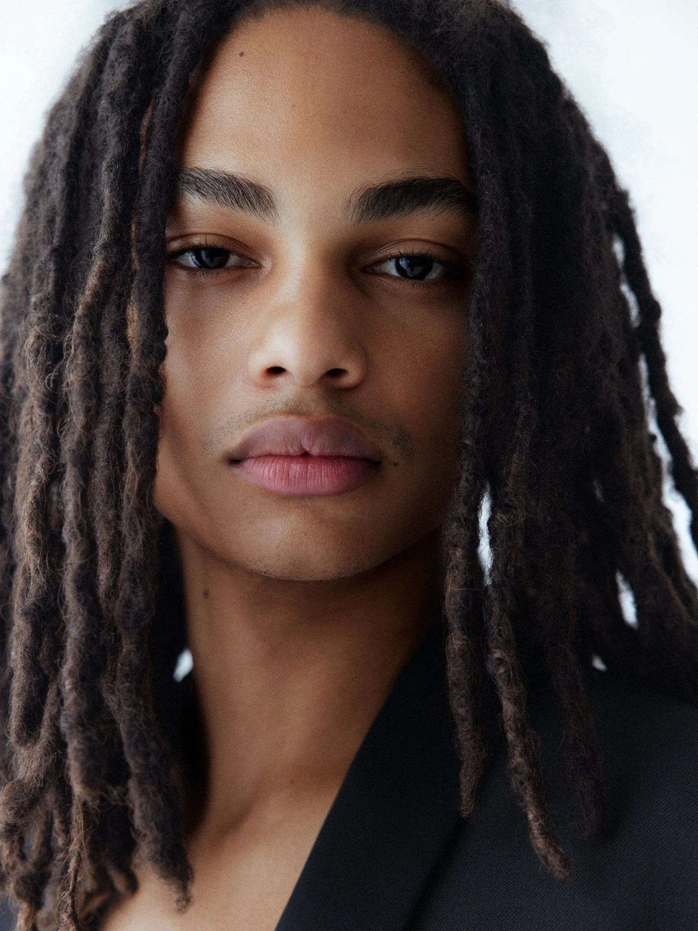 𝐋𝐀𝐍𝐃𝐎 𝐁𝐈𝐒𝐂𝐎𝐌𝐁𝐄 (@landobiscombe) by 𝑬𝒎𝒎𝒂𝒏𝒖𝒆𝒍 𝑺𝒂𝒏𝒄𝒉𝒆𝒛 (@emmanuelsmonsalve) 📸 🤍
ㅤ
&ldquo;𝐅𝐚𝐬𝐡𝐢𝐨𝐧 𝐢𝐬 𝐭𝐡𝐞 𝐚𝐫𝐦𝐨𝐫 𝐭𝐨 𝐬𝐮𝐫𝐯𝐢𝐯𝐞 𝐭𝐡𝐞 𝐫𝐞𝐚𝐥𝐢𝐭𝐲 𝐨𝐟 𝐞𝐯𝐞𝐫𝐲𝐝𝐚𝐲 𝐥𝐢𝐟𝐞.&rdquo;

-Bill Cunningh