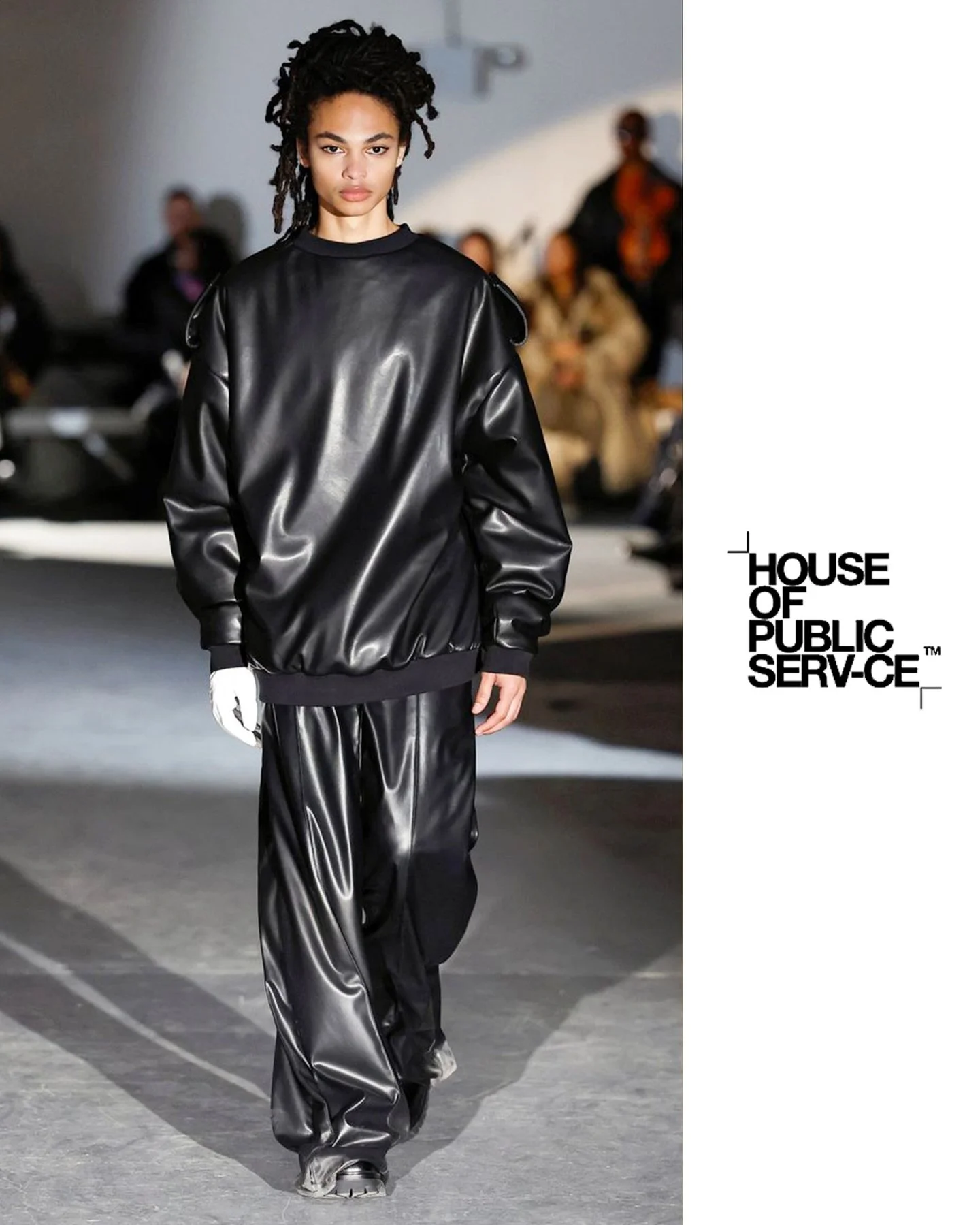 𝐏𝐔𝐁𝐋𝐈𝐂 𝐒𝐄𝐑𝐕-𝐂𝐄 💎🚶🏾&zwj;♂️𝑳𝒂𝒏𝒅𝒐 𝑩𝒊𝒔𝒄𝒐𝒎𝒃𝒆 (@landobiscombe) on the #runway for @publicserv_ce 𝐅𝐖𝟐𝟔 &ldquo;𝐃𝐚𝐫𝐤 𝐌𝐚𝐭𝐭𝐞𝐫&rdquo; #Menswear Collection by 𝐑𝐚𝐩𝐡𝐚𝐞𝐥 𝐘𝐨𝐮𝐧𝐠 (@raphaelyoung) ⭐️⭐️⭐️

💆🏾&zwj;♂️ 