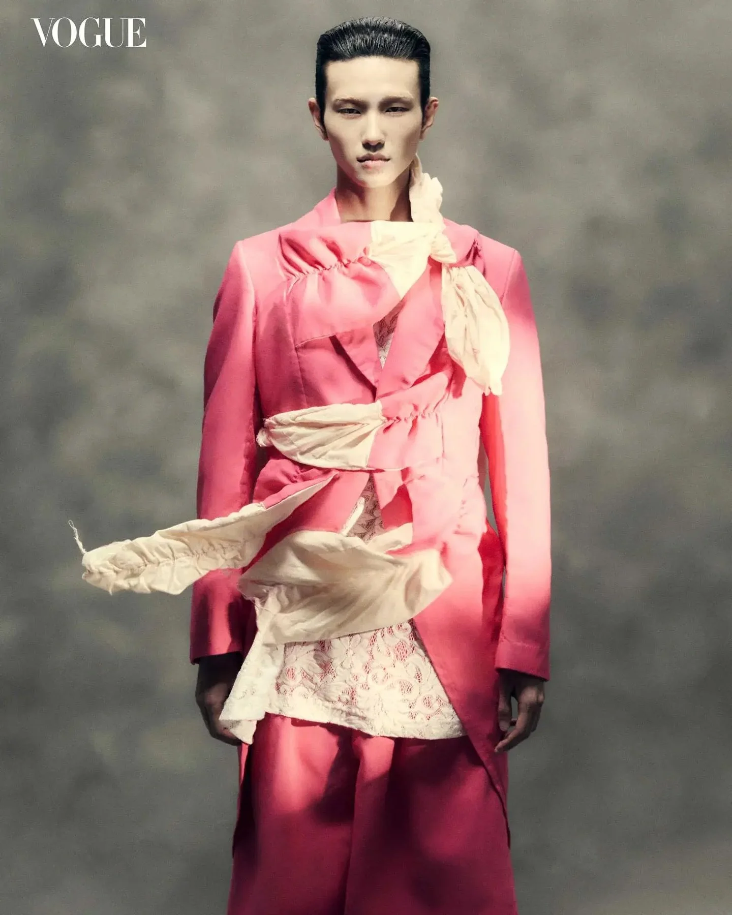 𝐕𝐎𝐆𝐔𝐄 𝐌𝐄𝐍 𝐏𝐇𝐈𝐋𝐈𝐏𝐏𝐈𝐍𝐄𝐒 💗 𝑯𝒚𝒖𝒏𝑱𝒖𝒏 𝑲𝒊𝒎 (@rlagusw.s) for @voguephilippines 𝐓𝐡𝐞 𝐍𝐞𝐨-𝐍𝐨𝐦𝐚𝐝 𝐨𝐟 𝐌𝐞𝐧𝐬𝐰𝐞𝐚𝐫 by 𝐒𝐚𝐧𝐠 𝐇𝐮𝐧 𝐋𝐞𝐞 (@sangsanghun) 📸 📘
ㅤ
👔 @f22lmin 
💆&zwj;♂️ @ma_hair7 
💄 @1031top 
✍️ @da