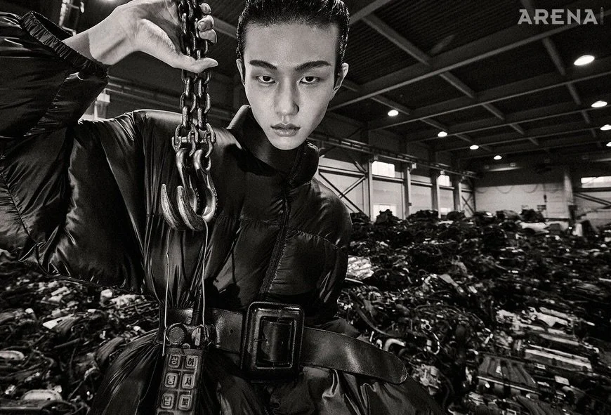 𝐀𝐑𝐄𝐍𝐀 𝐇𝐎𝐌𝐌𝐄 +🖤 𝑯𝒚𝒖𝒏𝑱𝒖𝒏 𝑲𝒊𝒎 (@rlagusw.s) for @arenakorea &ldquo;𝐇𝐨𝐮𝐬𝐞 𝐨𝐟 𝐖𝐢𝐥𝐝&rdquo; by 𝐉𝐚𝐧𝐠 𝐉𝐮𝐧𝐠𝐰𝐨𝐨 (@jxw) 📘 📸
ㅤ
✍️ @2ys3
💆&zwj;♂️💄@shewas10 
🫶 @jmodelkorea
ㅤ
#HyunJunKim #ArenaKorea #Magazine #WilsonMo