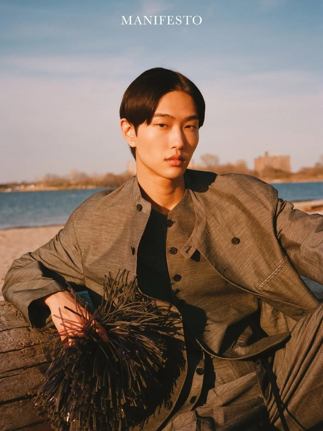 𝐌𝐀𝐍𝐈𝐅𝐄𝐒𝐓𝐎 📖 𝑯𝒚𝒖𝒏𝑱𝒖𝒏 𝑲𝒊𝒎 (@rlagusw.s) for @manifestomedia by 𝐁𝐫𝐞𝐧𝐭 𝐂𝐡𝐮𝐚 (@brentchua__ig) 📸 ✨
ㅤ
🎨 @yeejonathan
👔 @junglelin
💆&zwj;♂️ @rio_kinoshita_01
🫶 @hereoesmodels
ㅤ
#HyunJunKim #Editorial #Manifesto #WilsonModels