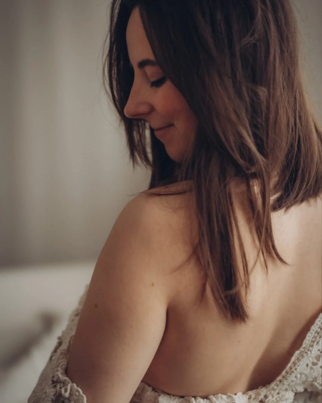 Manche Mamas wissen sofort: Diese besondere Zeit will ich festhalten. Denn sie kommt nie zur&uuml;ck.

Und doch sp&uuml;rst du vielleicht auch dieses leise Z&ouml;gern: Wo f&uuml;hlt es sich richtig an? Drau&szlig;en? 
Zuhause? 
Oder in einem Studio?