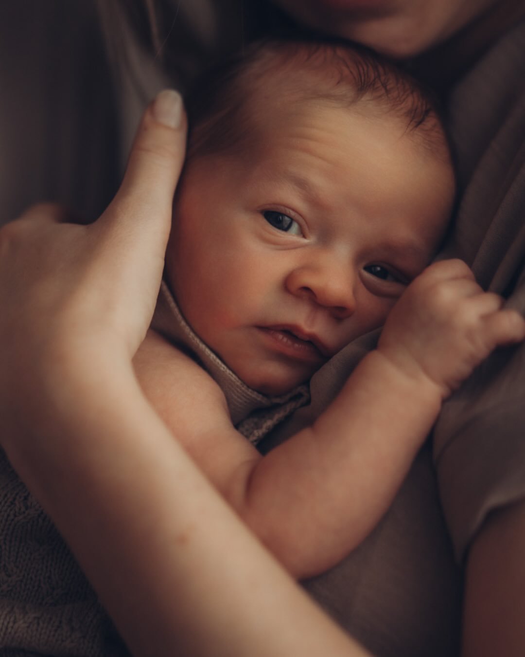 Ich wei&szlig;, wie sehr du dir w&uuml;nschst, dass alles gut wird. Dass dein Baby zufrieden ist. Dass dieser besondere Moment so wird, wie du ihn dir leise in deinem Herzen ausgemalt hast.

Und trotzdem ist da diese kleine Stimme:
&bdquo;Was, wenn e