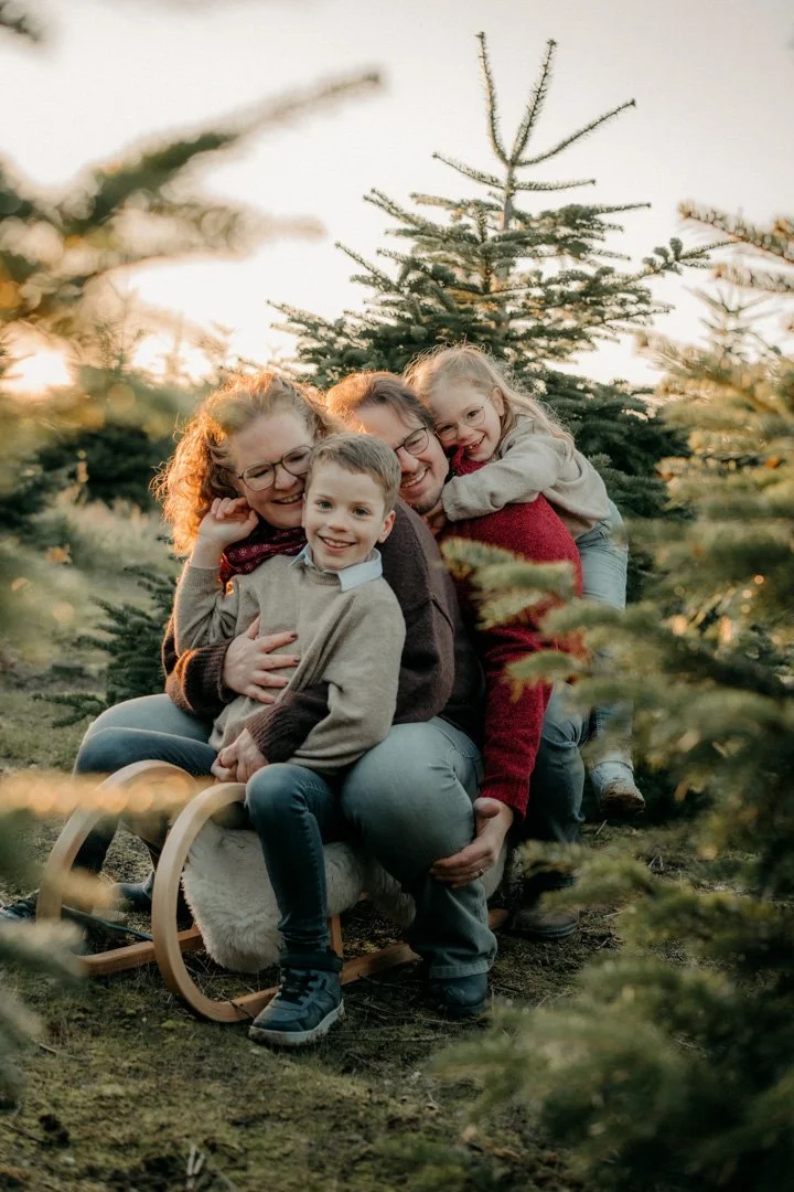 familie-auf-schlitten.jpg
