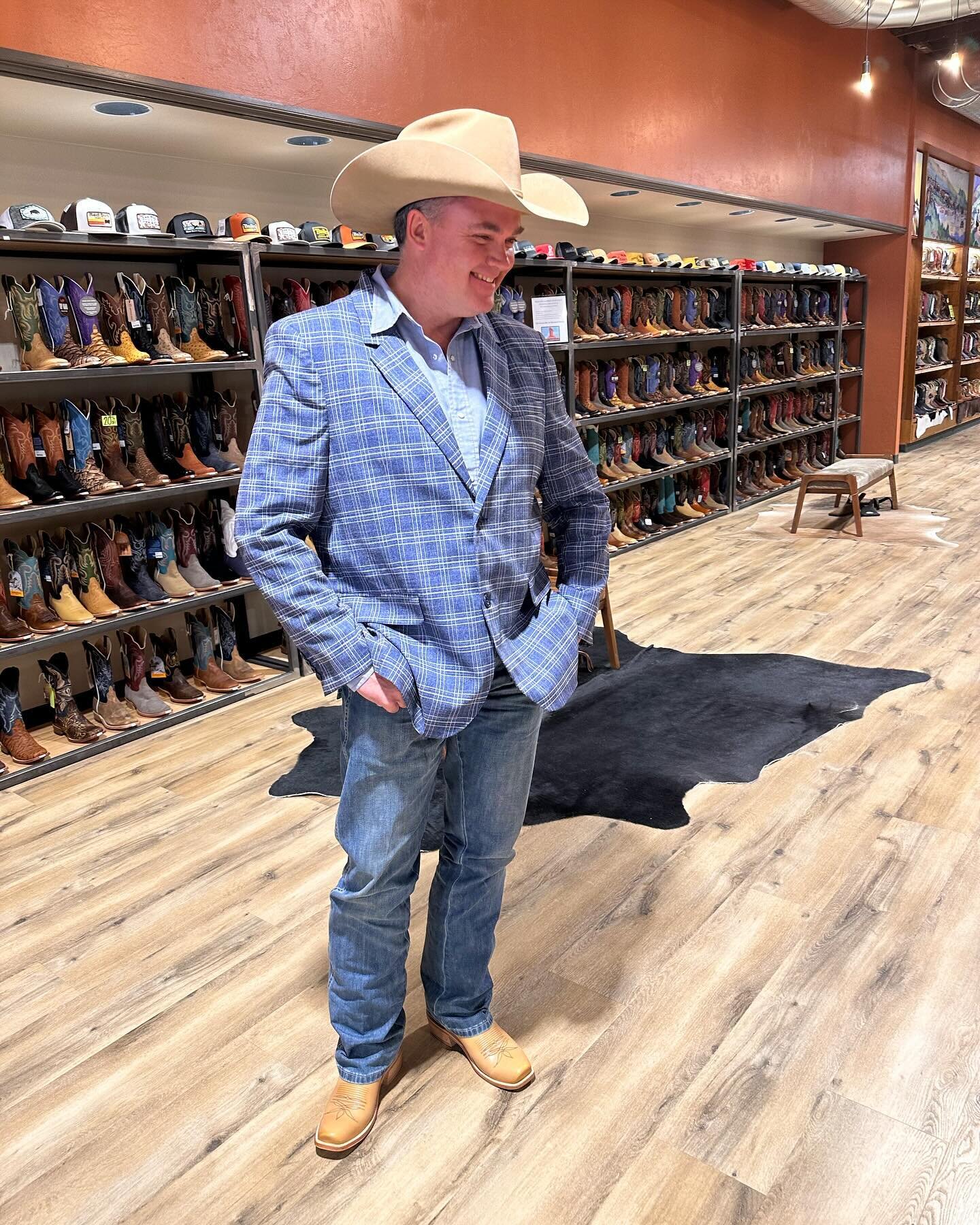 Not very often do we get Mr. Walker to model for us&hellip;but when we do, he&rsquo;s a sharp dressed man in a sports coat! We have a brown and blue option in this nicely lined sports coat for any occasion to dress up your blue jeans! 

Come see us i