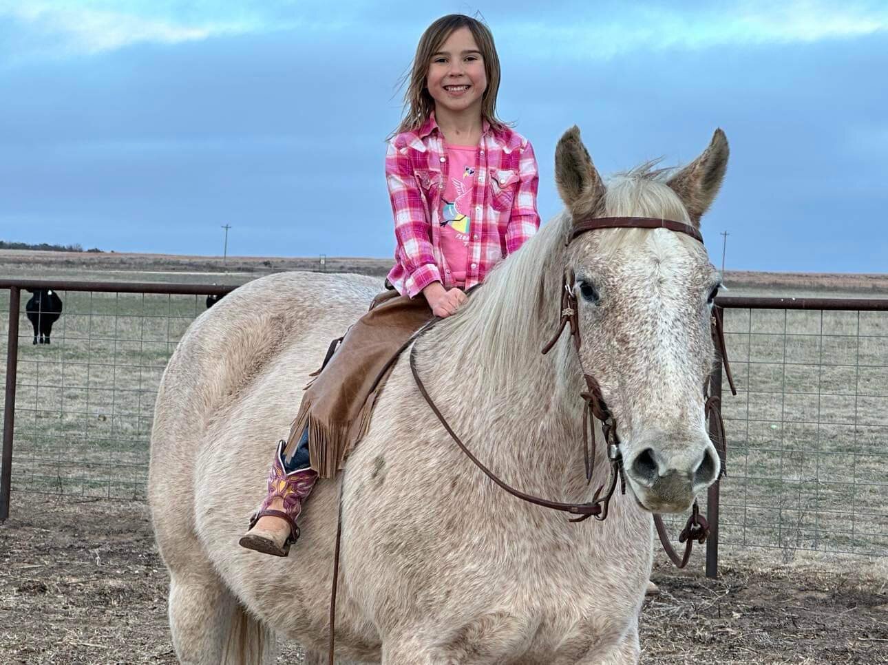 &lsquo;Ol Dad came in and got this lil cowgirl a set of chinks but forgot the saddle to go with them!

Give her picture a 👍🏼 if you think this horse girl needs a saddle that fits just right! You know we have one!

#walkerswesternstore #usedsaddle #