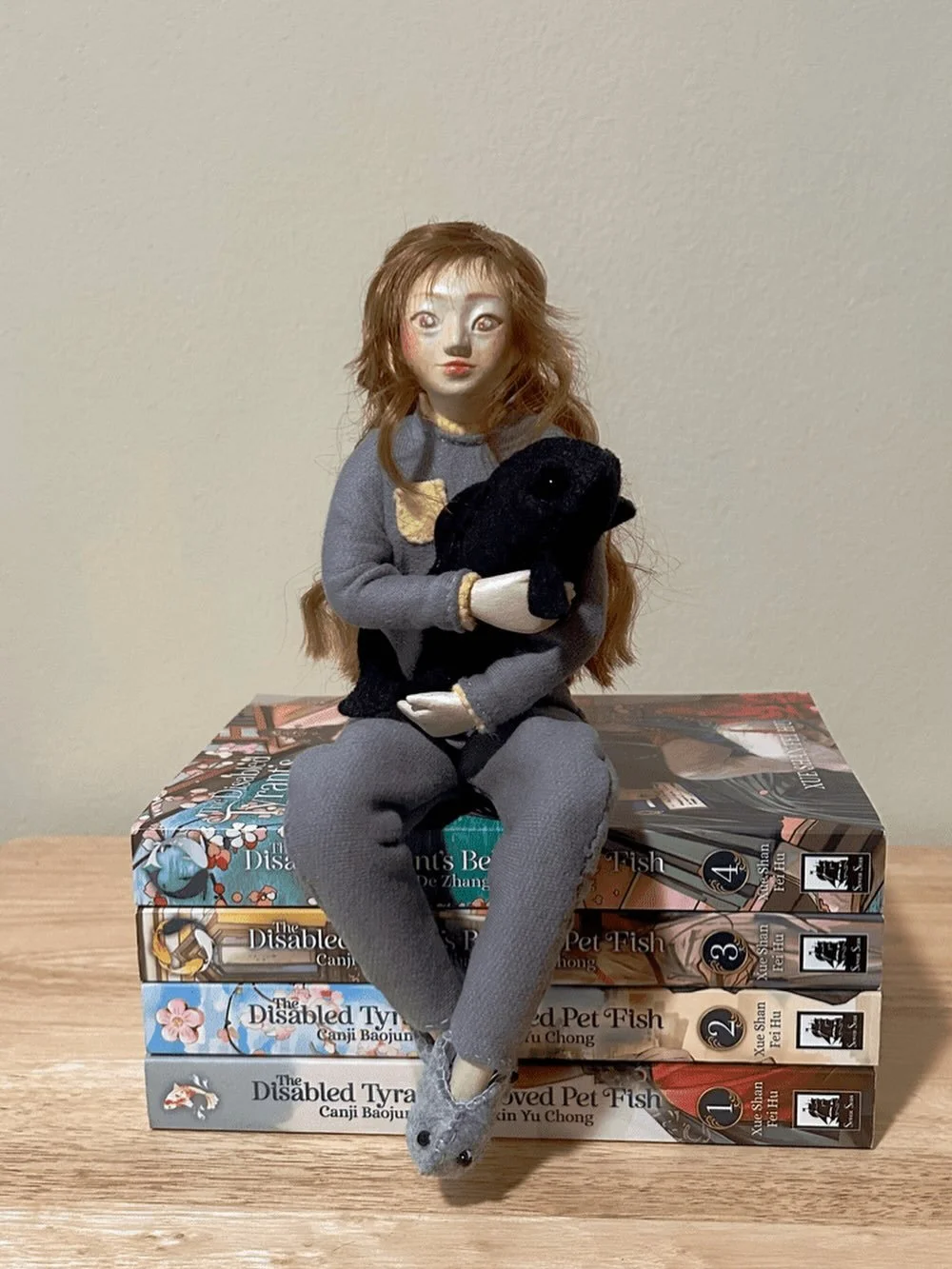 Here&rsquo;s a quick look at the Li Yu doll I made for @wrtnby.pa.ying. I will have to take some gallery photo soon, but I&rsquo;m too excited about this project to not share! This project merges my interest in doll making and reading novels for our 
