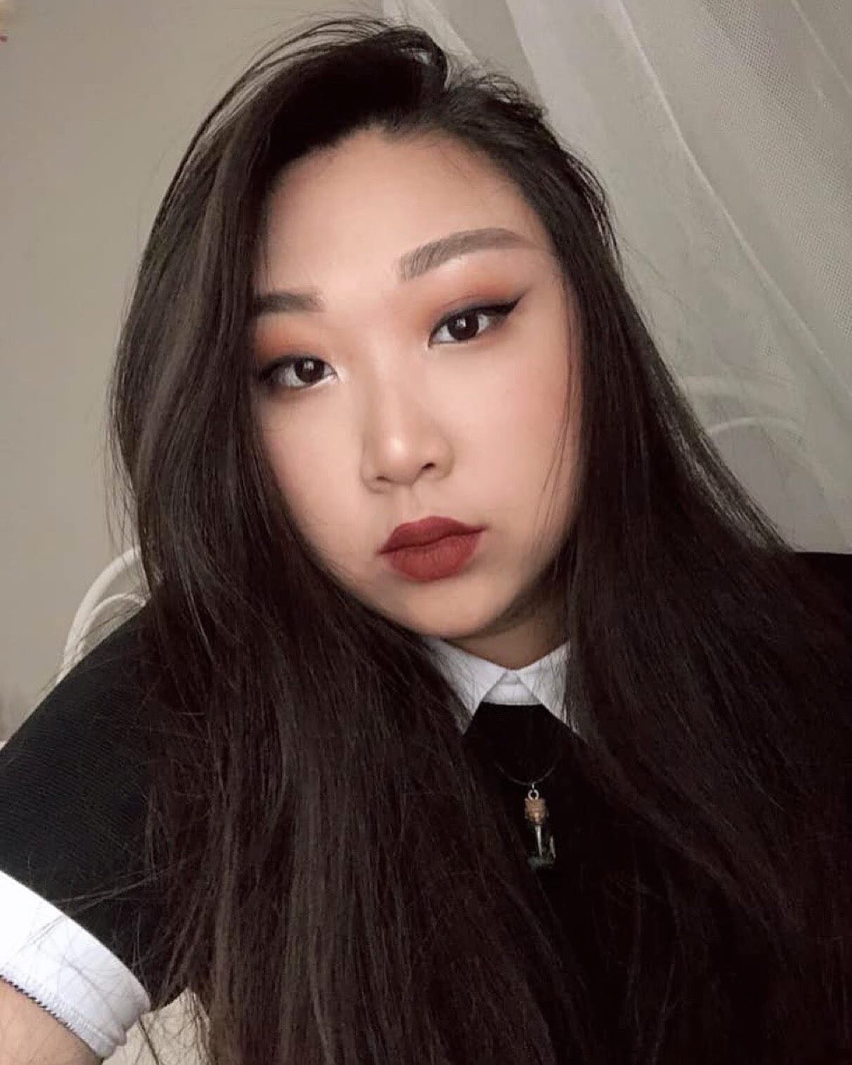 It&rsquo;s spooky summer! 👻🌿 In an attempt to be more active here, I thought I&rsquo;d introduce myself! 

I&rsquo;m RD Young, and I&rsquo;m a writer of fantasy and whimsy ✨ I love atmospheric stories with lush settings and the many faces of humani