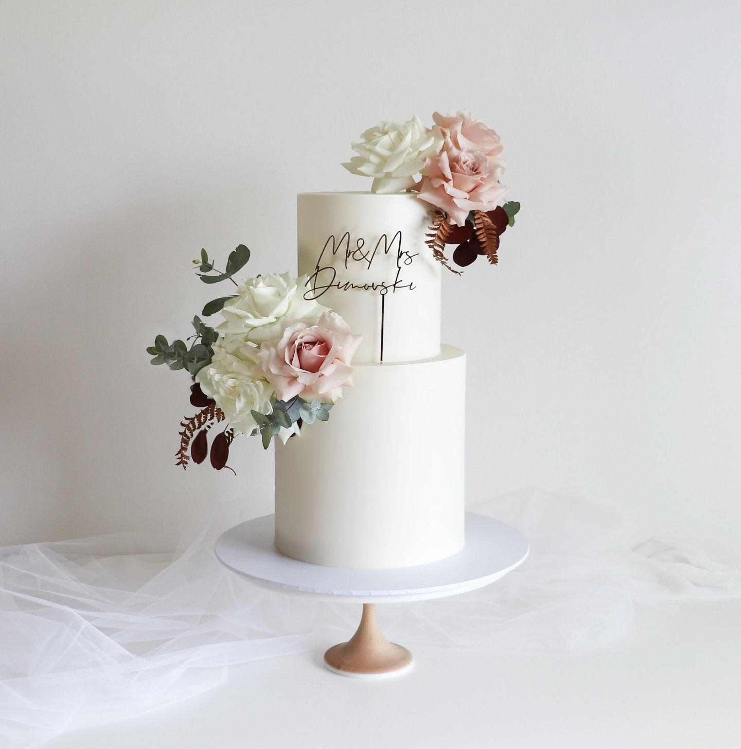 Mr &amp; Mrs Dimovski 🥂

#cakedesign #geelongweddings #geelongcakes #floraldesign #weddingcakes #weddingcakeideas #wedding #flowercake