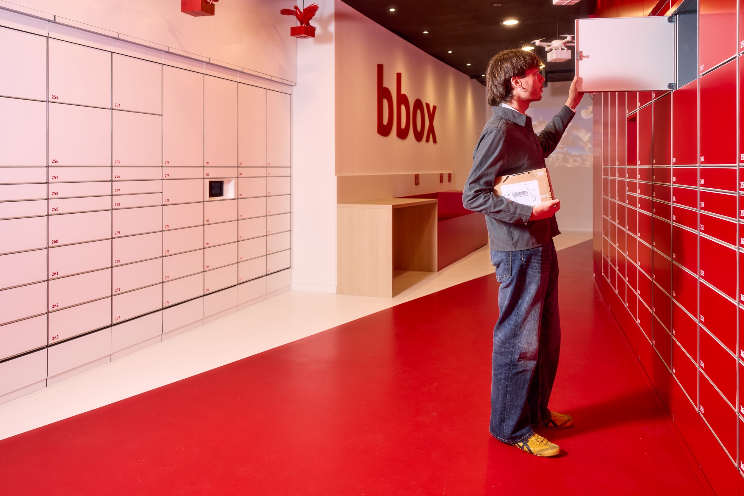 Bpost_RutgerClaes_0bpost bbox pers picsSHOT_20916.jpg