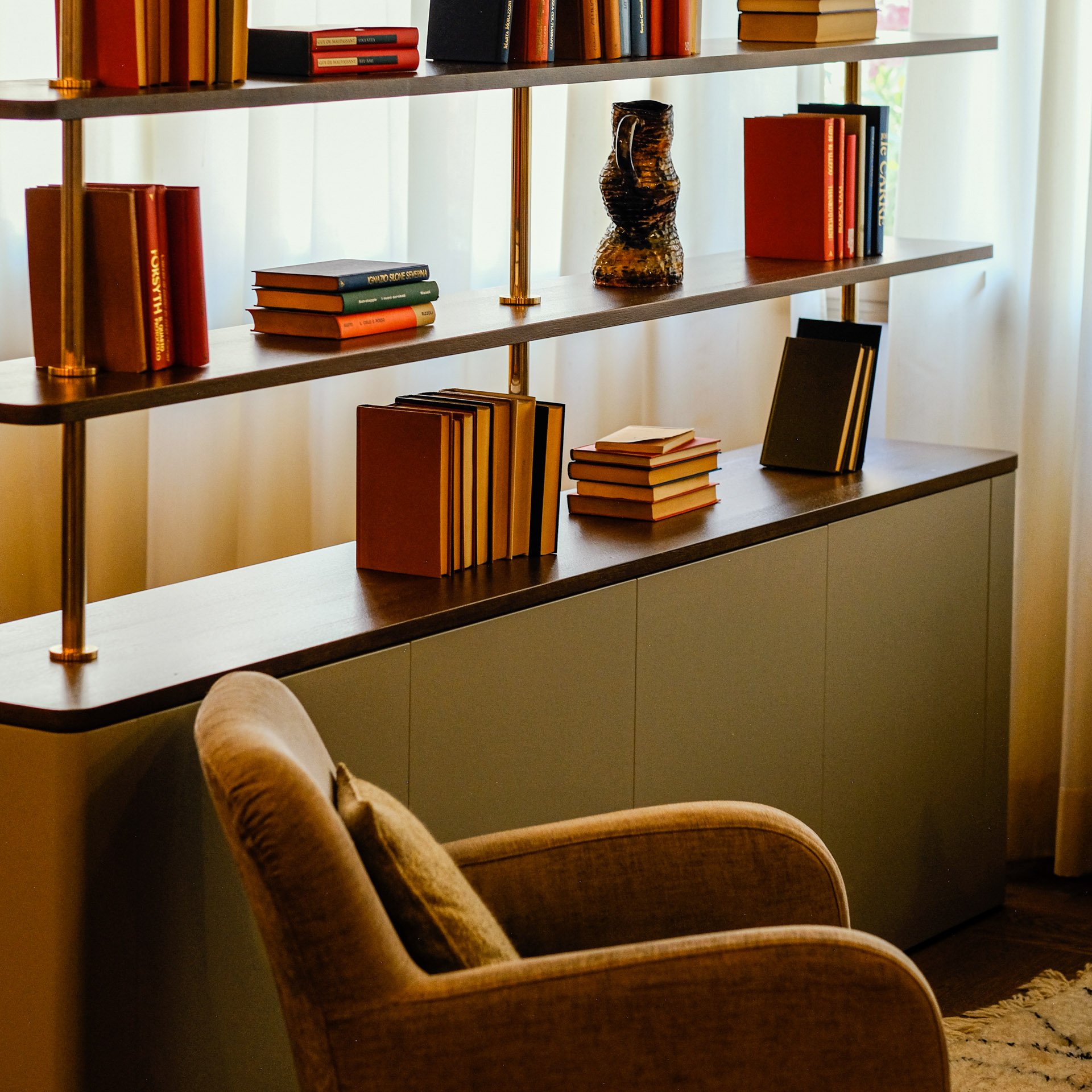 The Club House is a beautiful hotel located in Rome where I completely redesign every space of the structure; from the rooms to the public areas like breakfast room, reception, bar, lobby and terrace.
