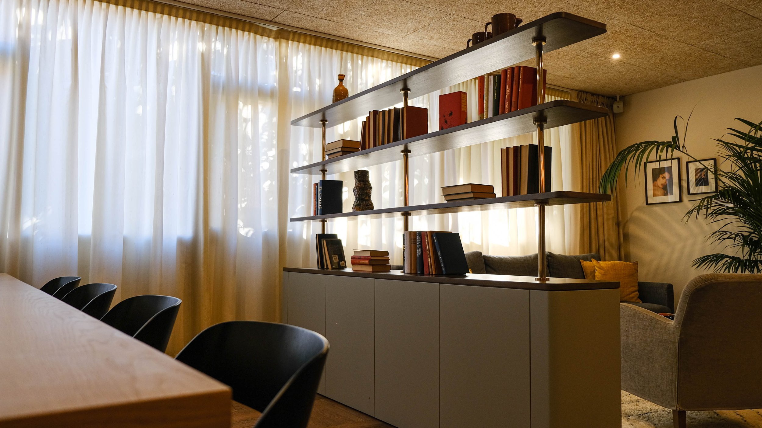 The Club House is a beautiful hotel located in Rome where I completely redesign every space of the structure; from the rooms to the public areas like breakfast room, reception, bar, lobby and terrace.