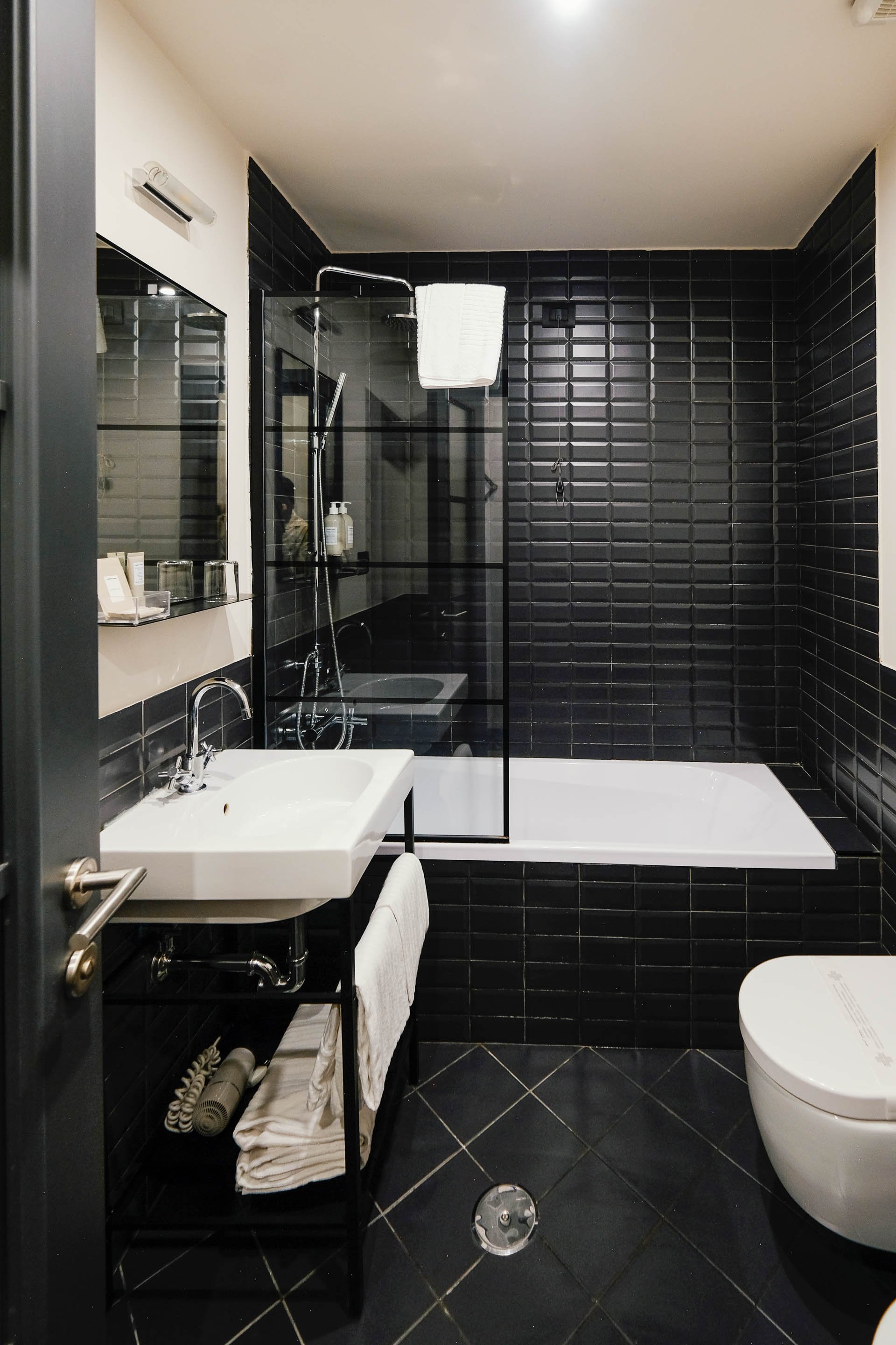 The Club House is a beautiful hotel located in Rome where I completely redesign every space of the structure; from the rooms to the public areas like breakfast room, reception, bar, lobby and terrace.