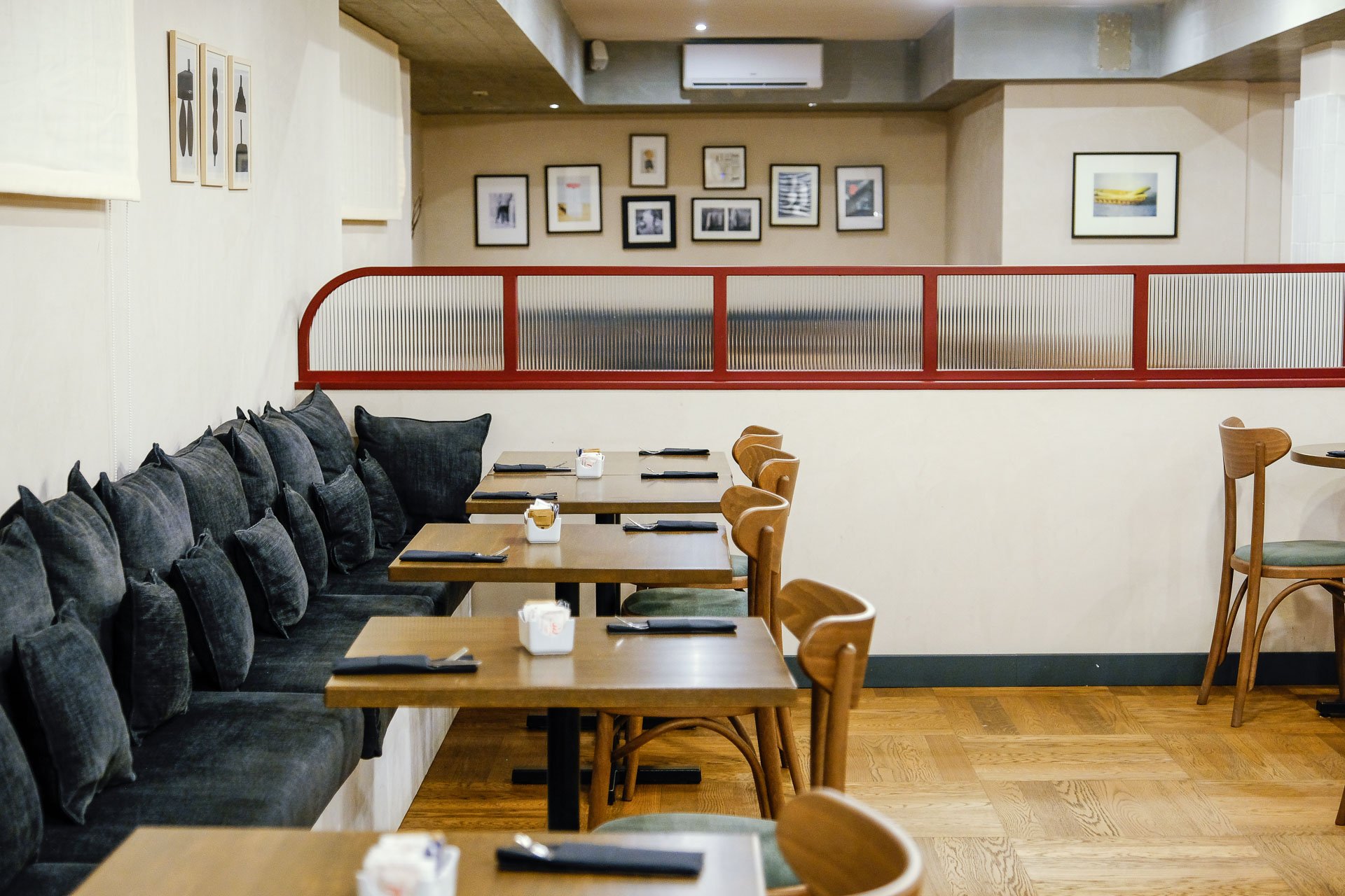 The Club House is a beautiful hotel located in Rome where I completely redesign every space of the structure; from the rooms to the public areas like breakfast room, reception, bar, lobby and terrace.