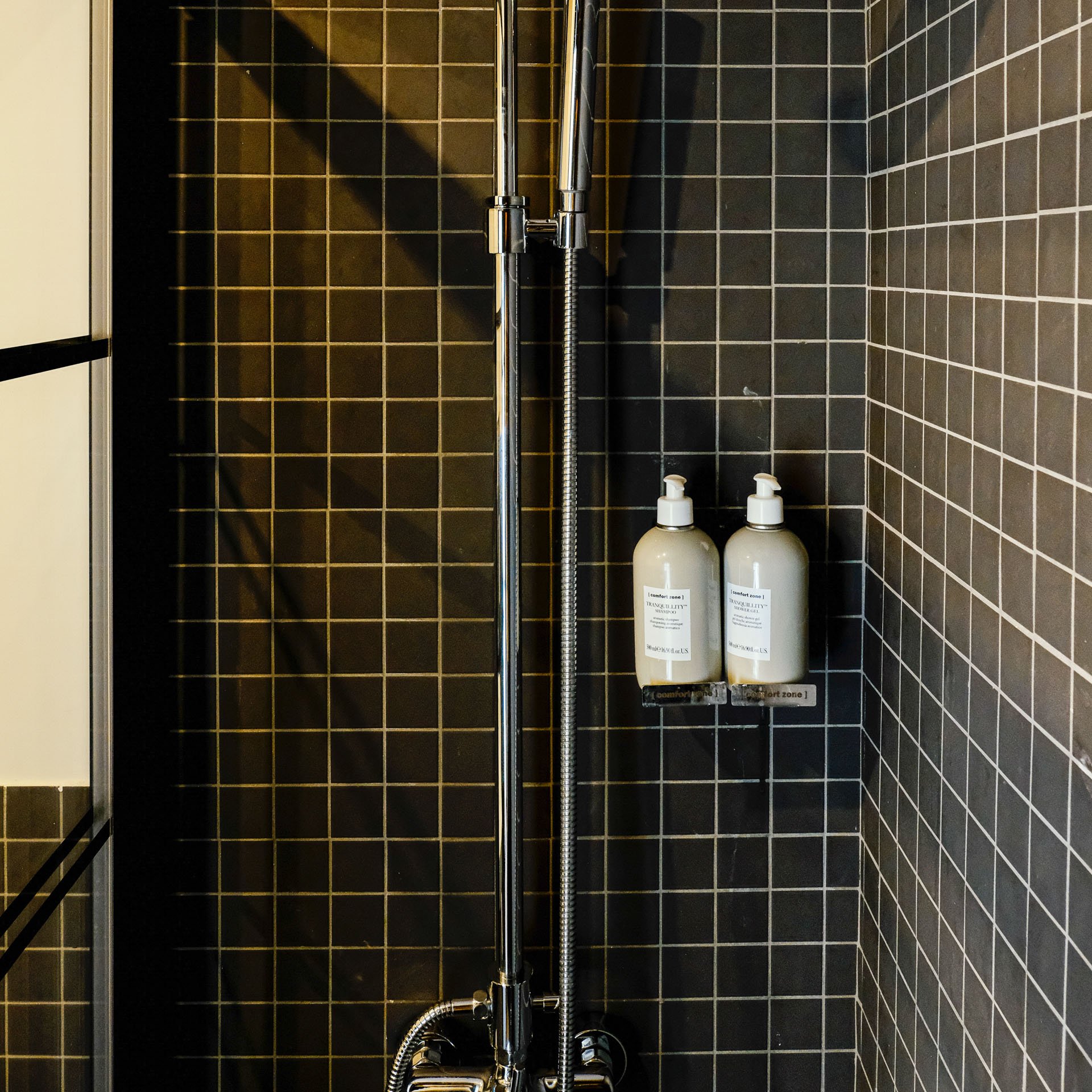 The Club House is a beautiful hotel located in Rome where I completely redesign every space of the structure; from the rooms to the public areas like breakfast room, reception, bar, lobby and terrace.
