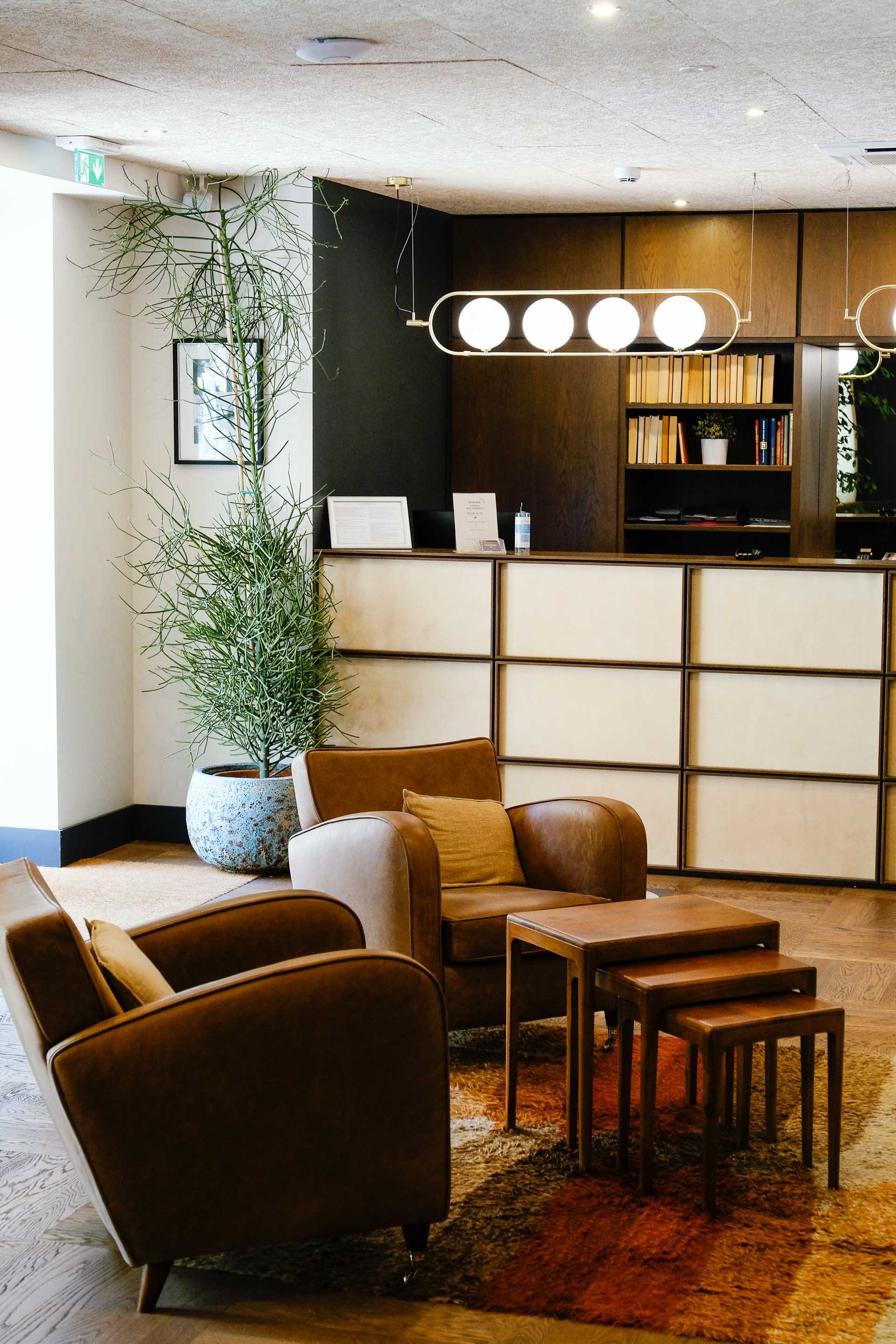 The Club House is a beautiful hotel located in Rome where I completely redesign every space of the structure; from the rooms to the public areas like breakfast room, reception, bar, lobby and terrace.