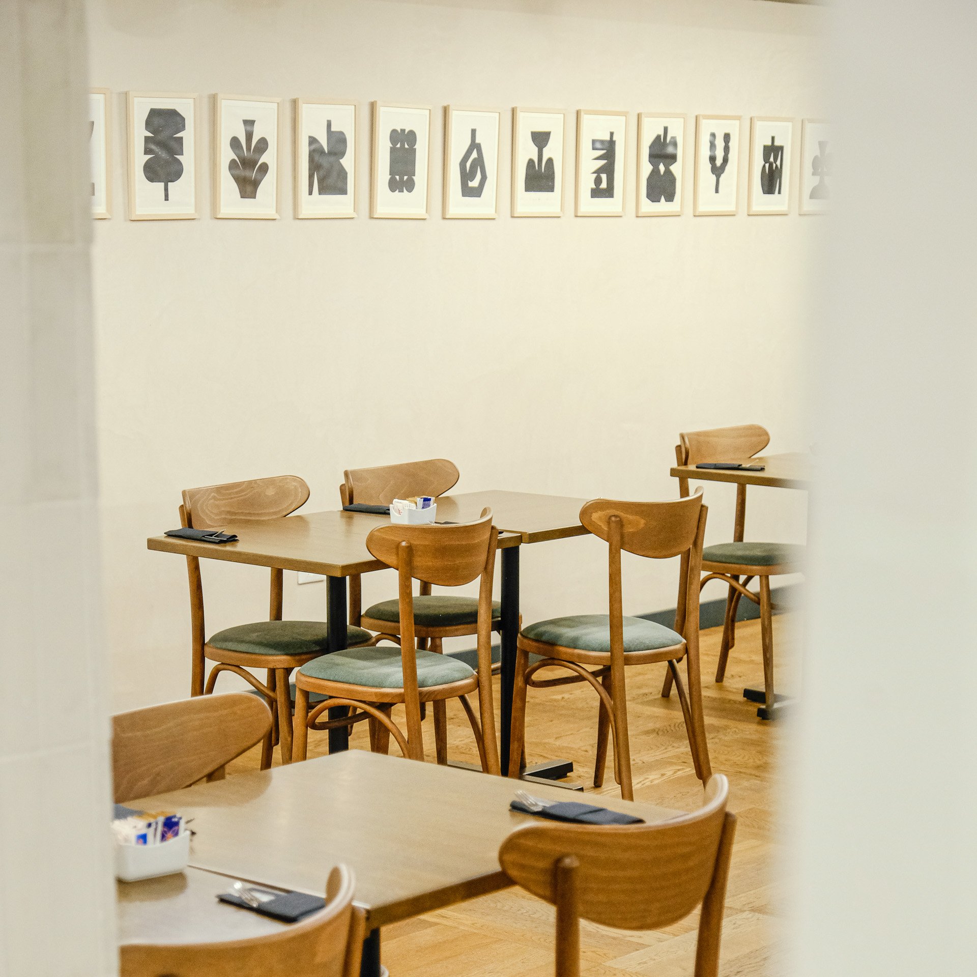 The Club House is a beautiful hotel located in Rome where I completely redesign every space of the structure; from the rooms to the public areas like breakfast room, reception, bar, lobby and terrace.