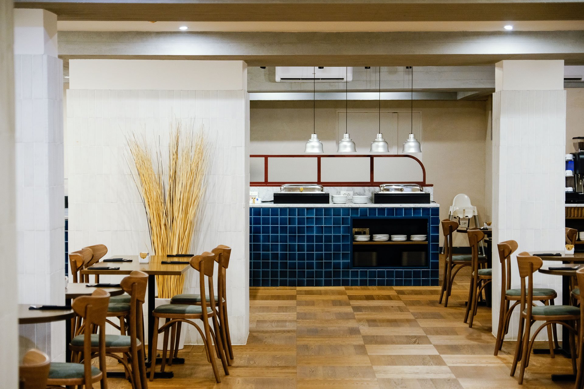 The Club House is a beautiful hotel located in Rome where I completely redesign every space of the structure; from the rooms to the public areas like breakfast room, reception, bar, lobby and terrace.