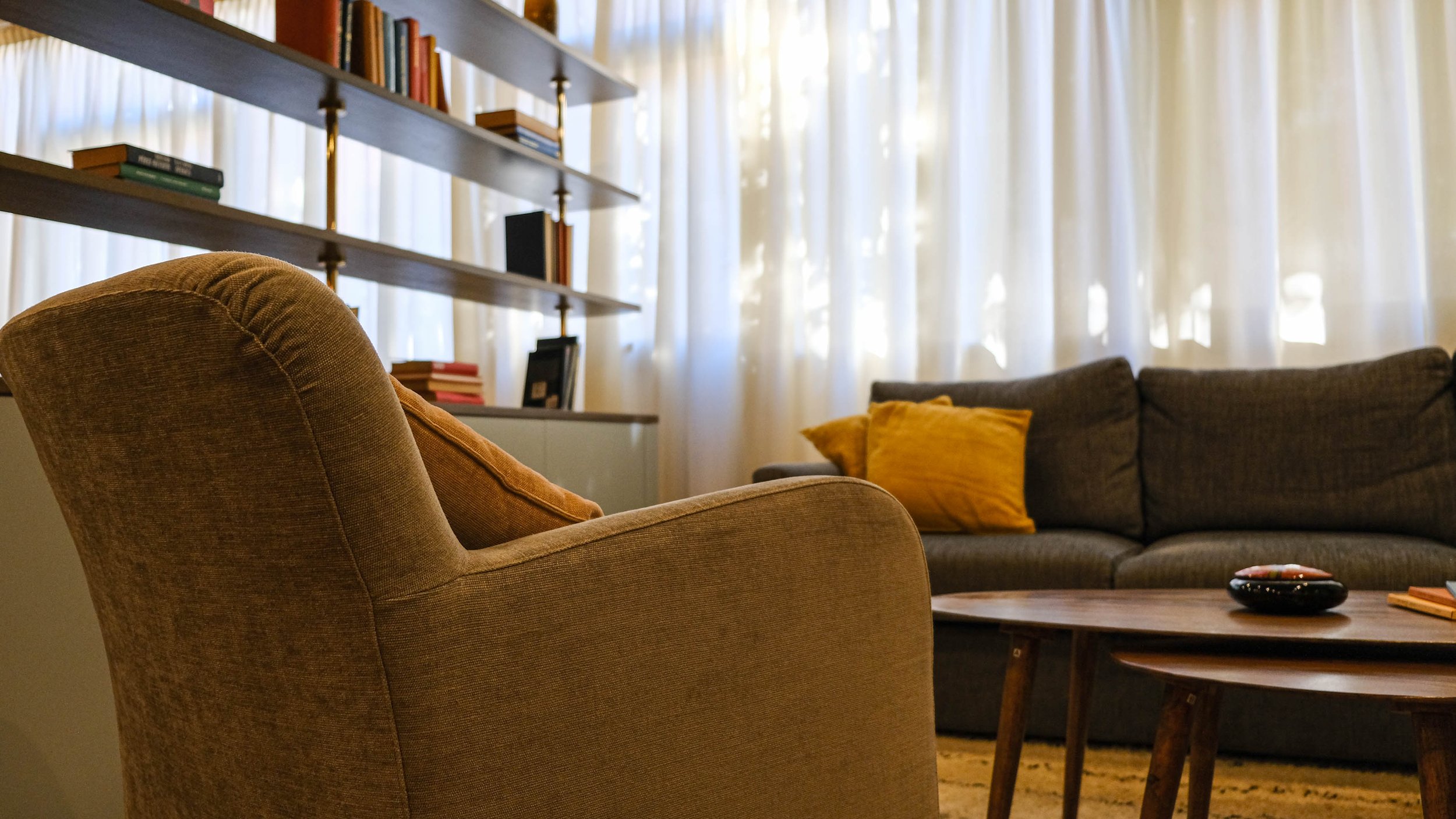The Club House is a beautiful hotel located in Rome where I completely redesign every space of the structure; from the rooms to the public areas like breakfast room, reception, bar, lobby and terrace.