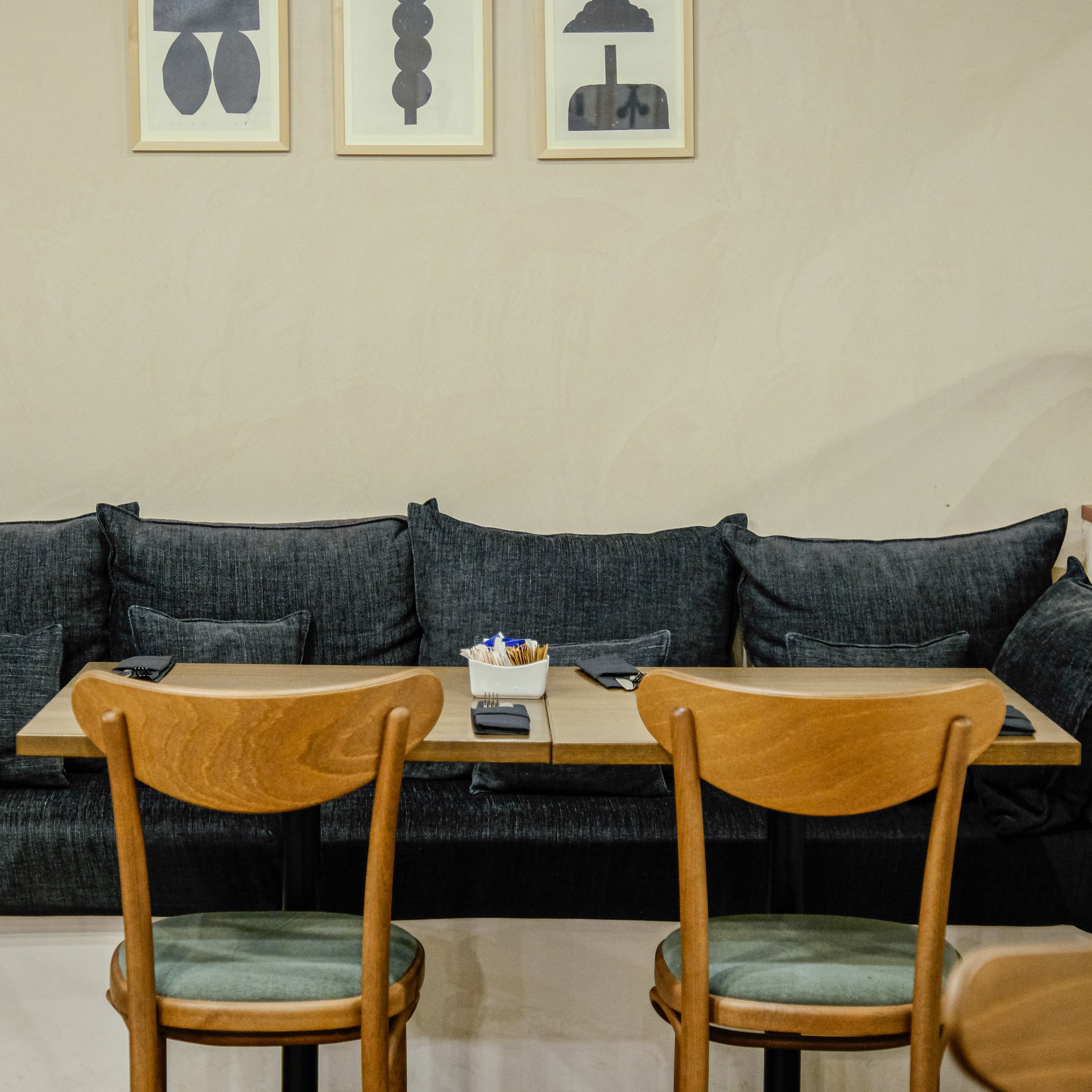 The Club House is a beautiful hotel located in Rome where I completely redesign every space of the structure; from the rooms to the public areas like breakfast room, reception, bar, lobby and terrace.