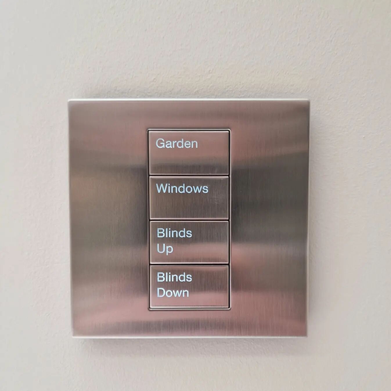 Lutron Palladiom switches in Satin Nickel
Absolutely beautiful finish
Full integration with Control4 too
.
.
.
#lutron #control4 #homeautomation