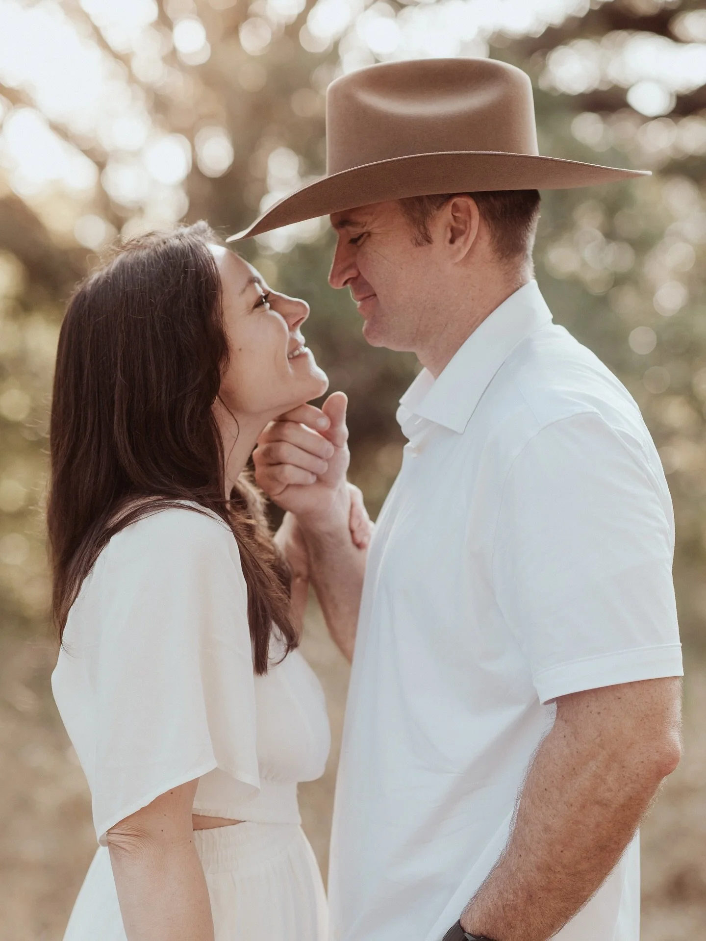 This season has been about grace; learning to find beauty in stillness, strength in softness and the way love shows up quietly, without fanfare. Sessions like this remind me that the sweetest moments are the simplest ones.