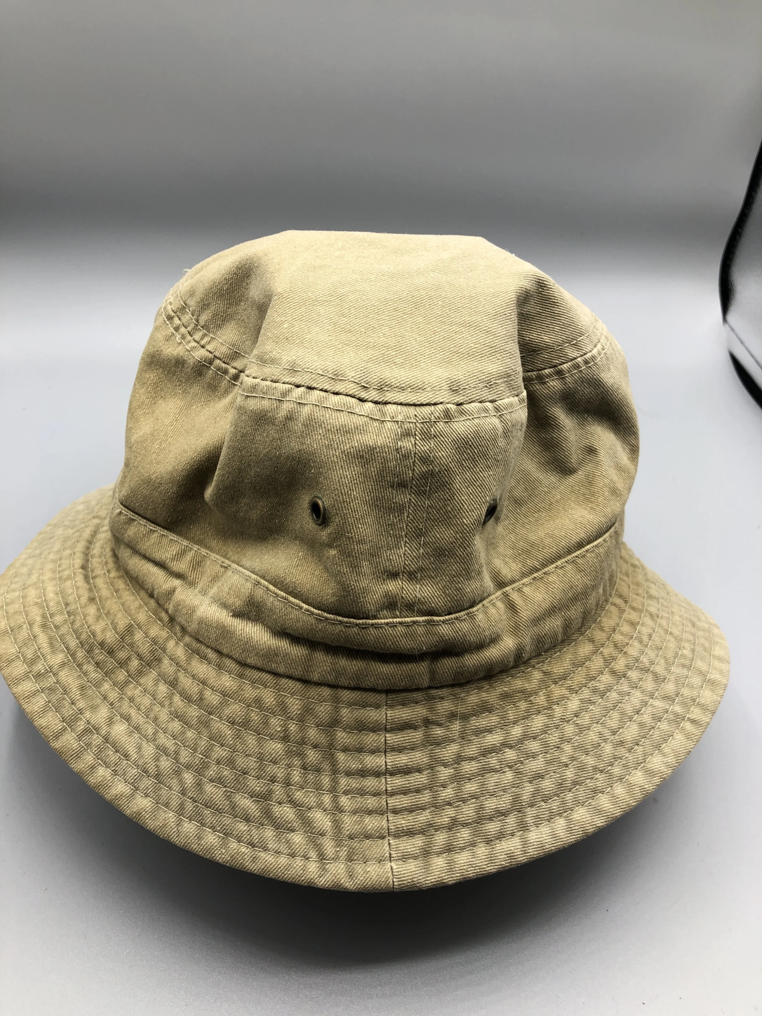 Khaki buckeet hat