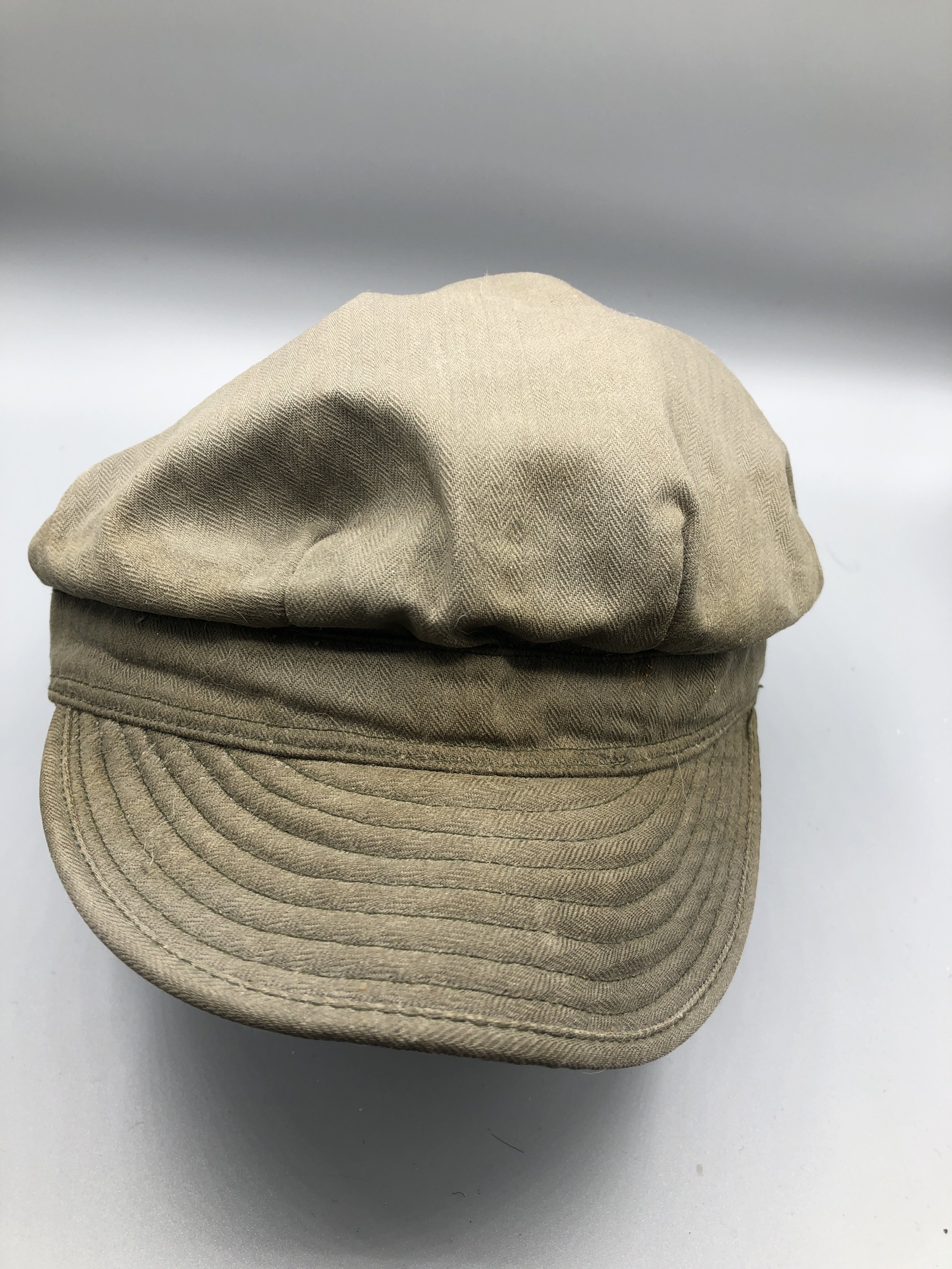 Tweed Worker's hat with stitched bill