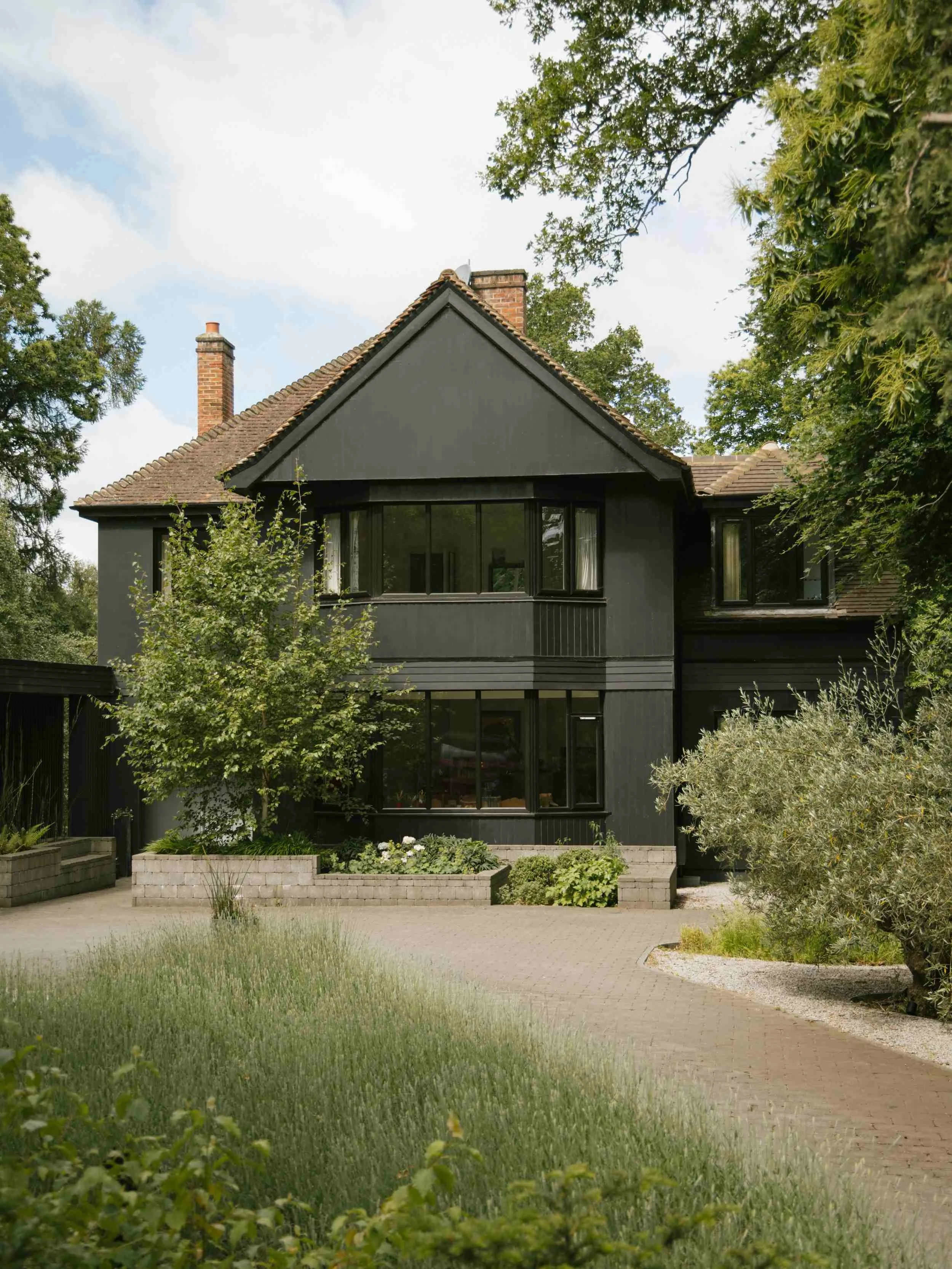 Hillcrest-house-green-belt-ottershaw-surrey-driveway.jpg