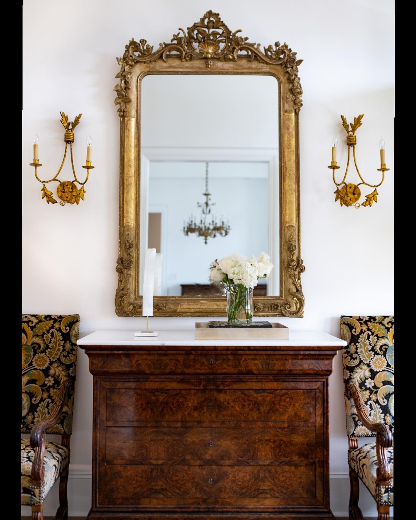 It&rsquo;s all about the HUNT! 
In this entry I found this 19c French antique mirror from @countrysideantiques . This was the first purchase for this room. I fell in love with the floral carving and gilt wood. The burled walnut Louis Phillipe chest w