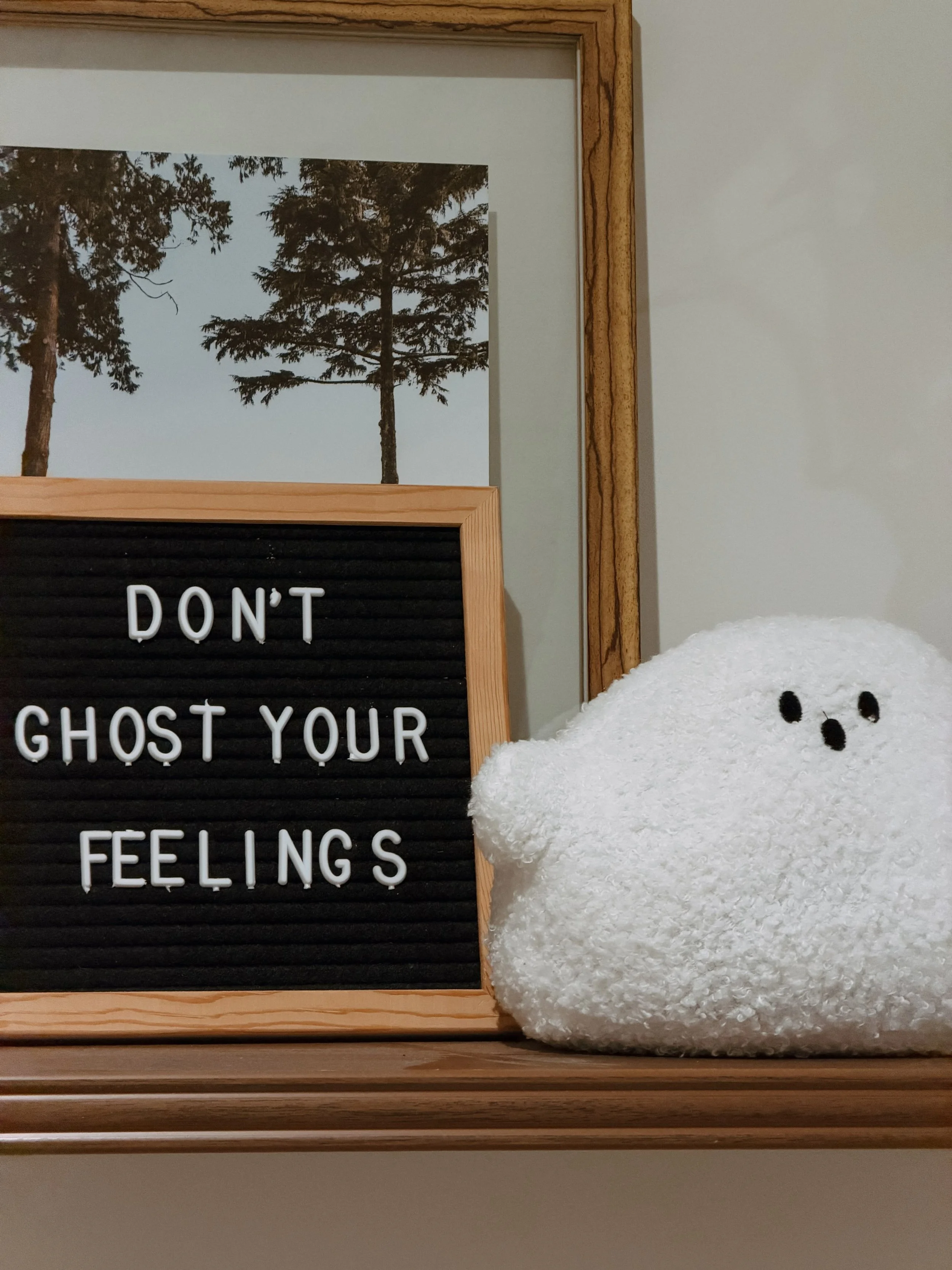 one thing about me is I love a good pun 👻

we brought some goodies in to make your therapy a tiny bit sweeter 🍬🍫🍭