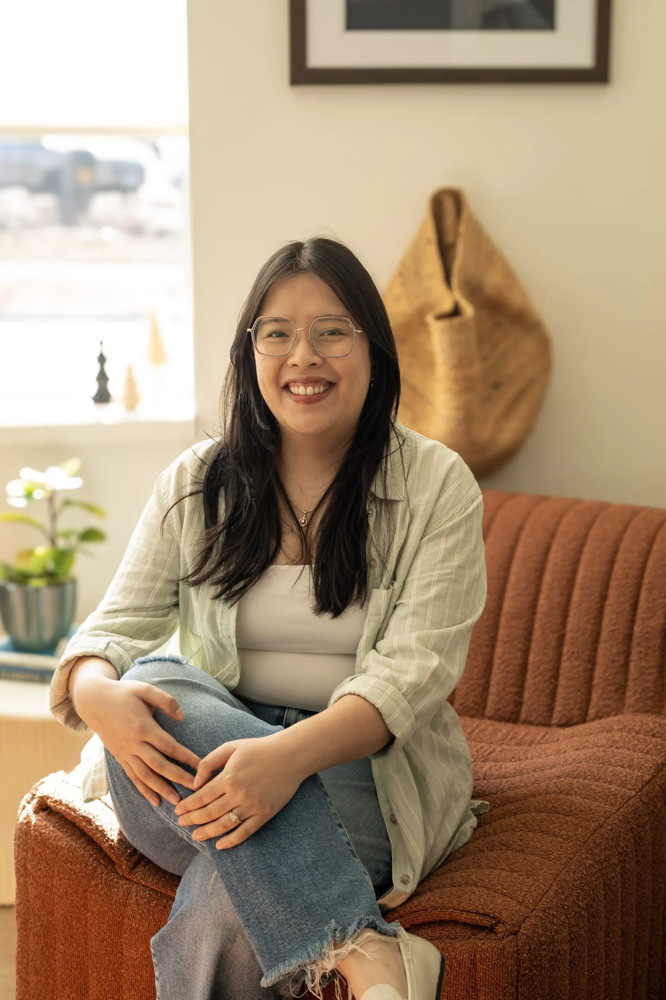 Asian therapist in downtown guelph who supports youth and adolescent mental health