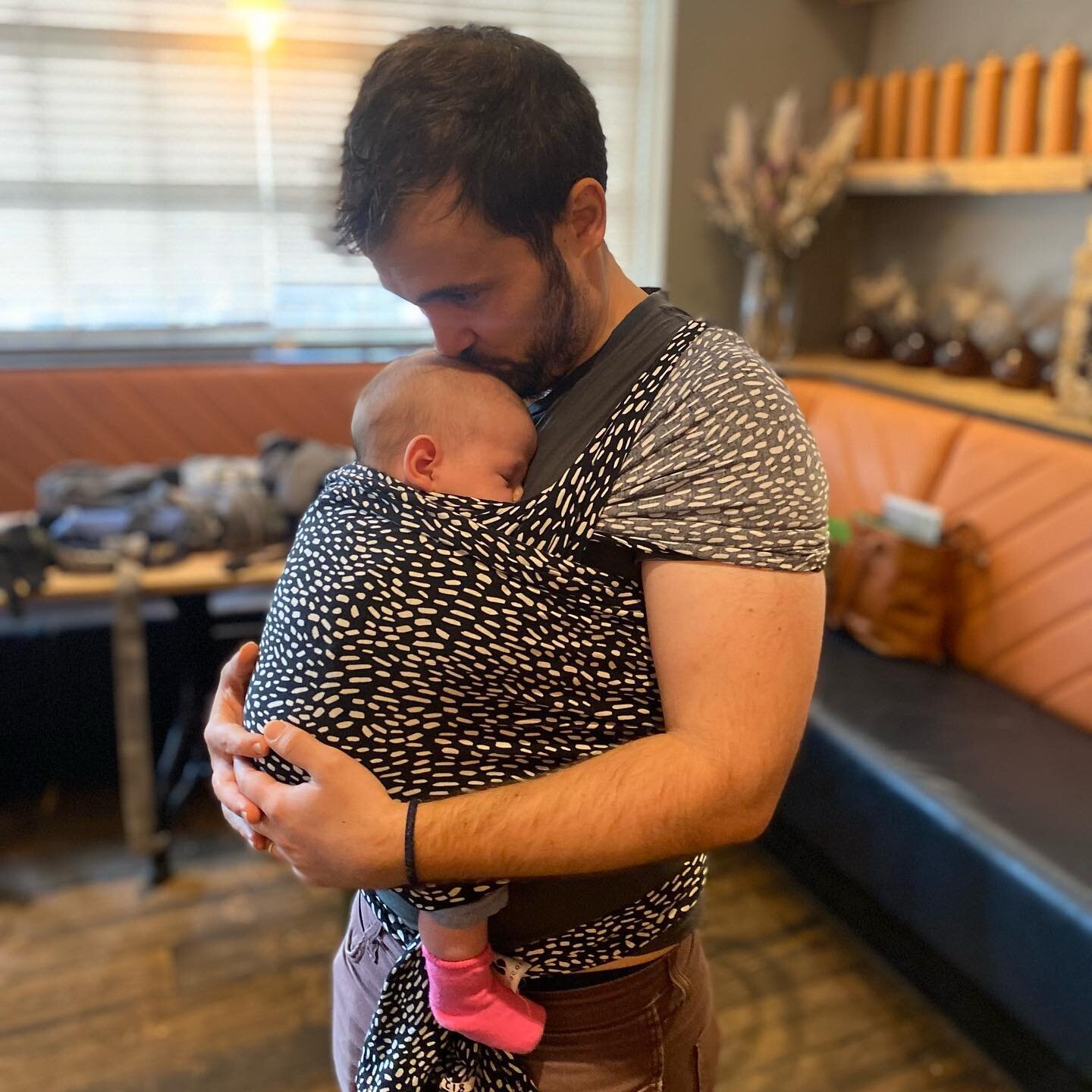 Gorgeous new parents in gorgeous @coracorbaby wraps with 9 week old baby Fleur. 

They came along with a problem I remember only too well. A wrap that sometimes felt too tight, and sometimes too lose but was hard to get just right, and to know it was